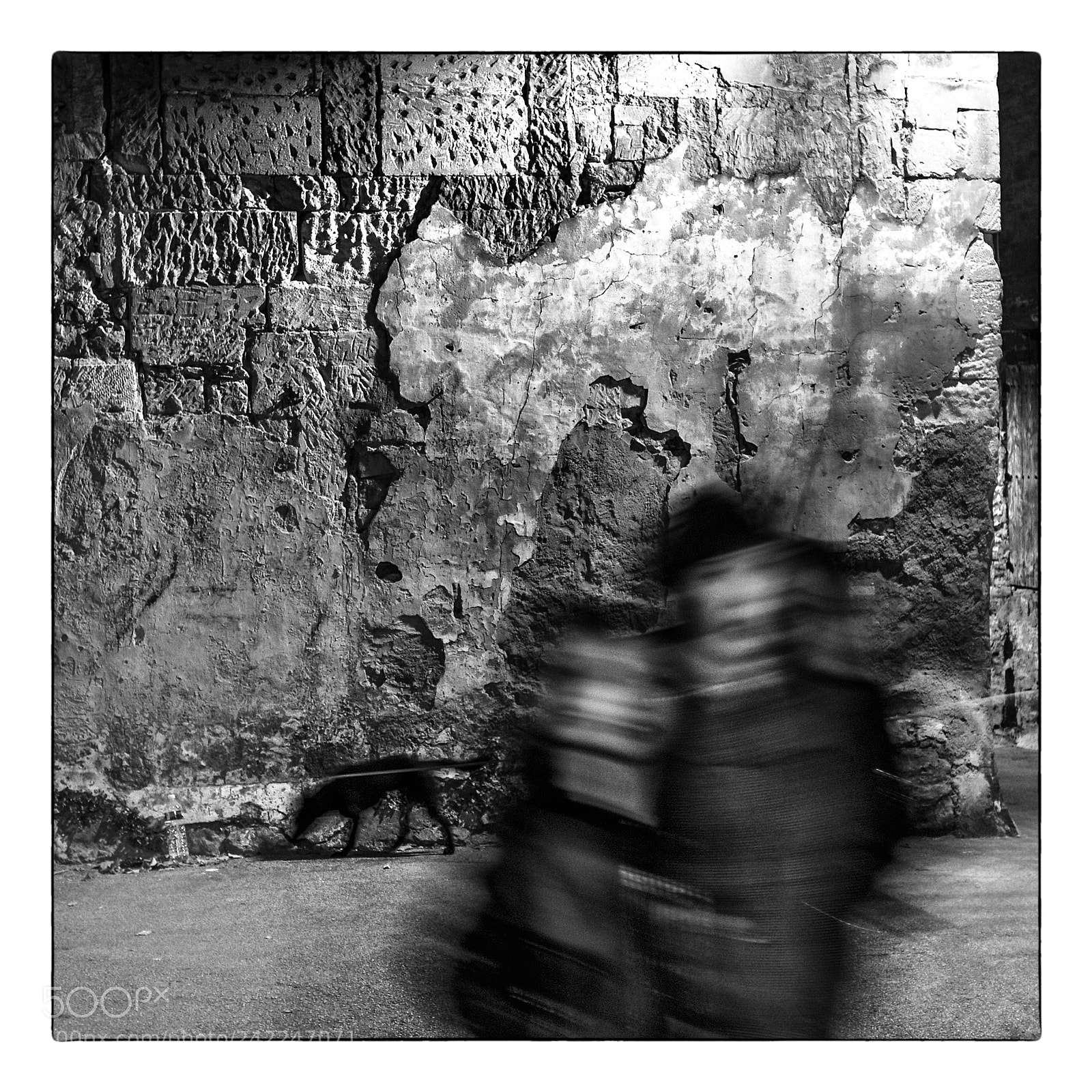 Fujifilm X100F sample photo. The wall photography