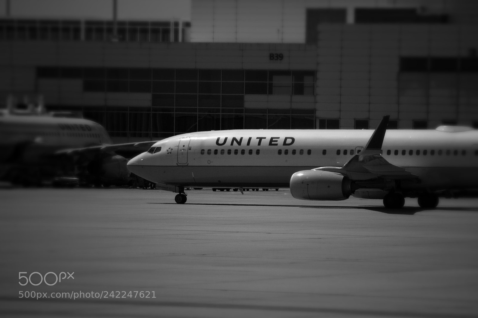 Canon EOS 1000D (EOS Digital Rebel XS / EOS Kiss F) sample photo. United airlines photography