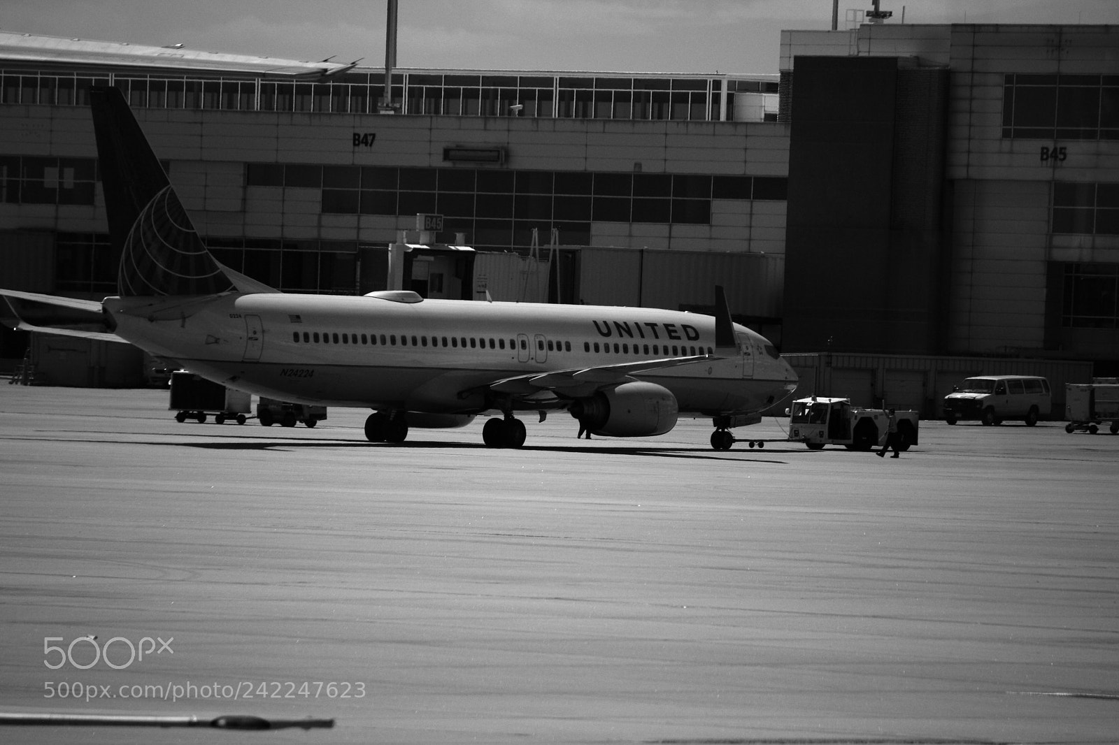 Canon EOS 1000D (EOS Digital Rebel XS / EOS Kiss F) sample photo. United airlines photography
