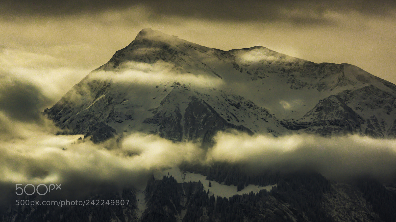 Sony SLT-A77 sample photo. Niesen switzerland photography