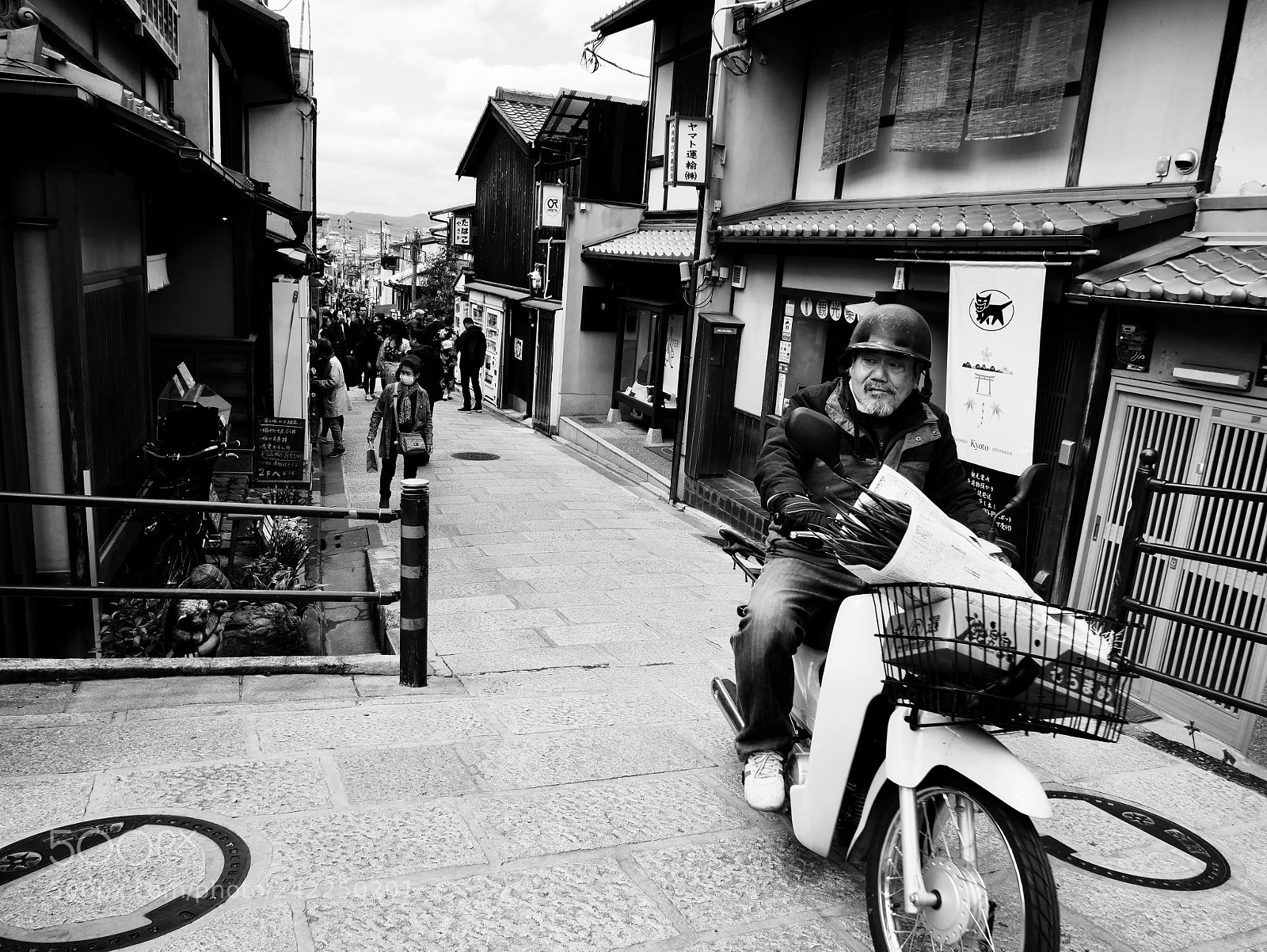 Panasonic DMC-G81 sample photo. Master of the alley photography