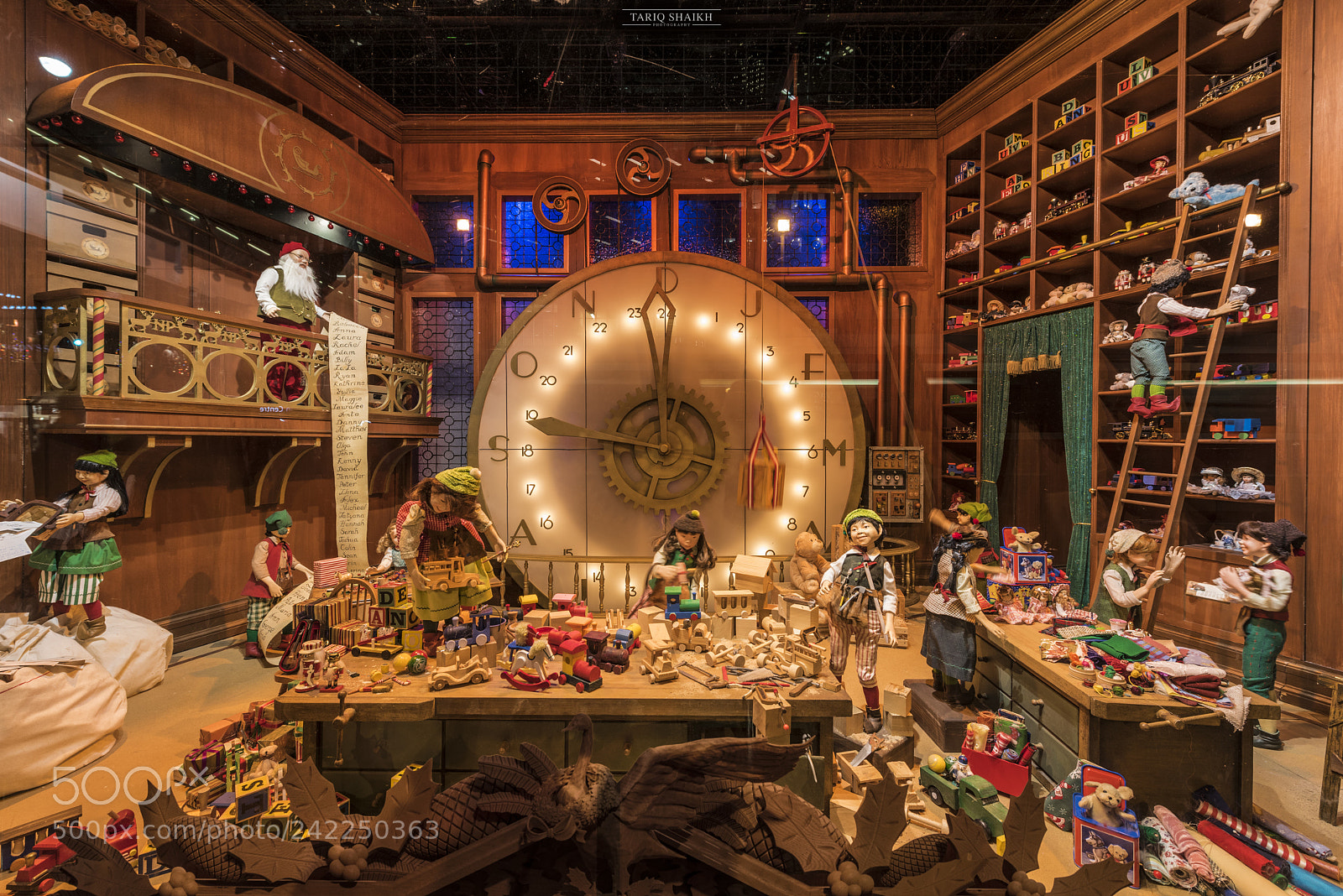 Nikon D810 sample photo. Window displays at hudson photography