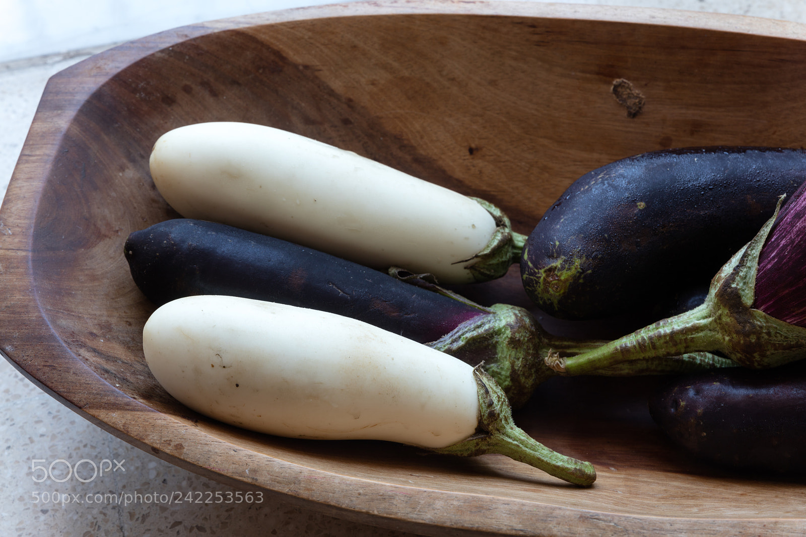 Canon EOS 5DS R sample photo. Black and white aubergines photography