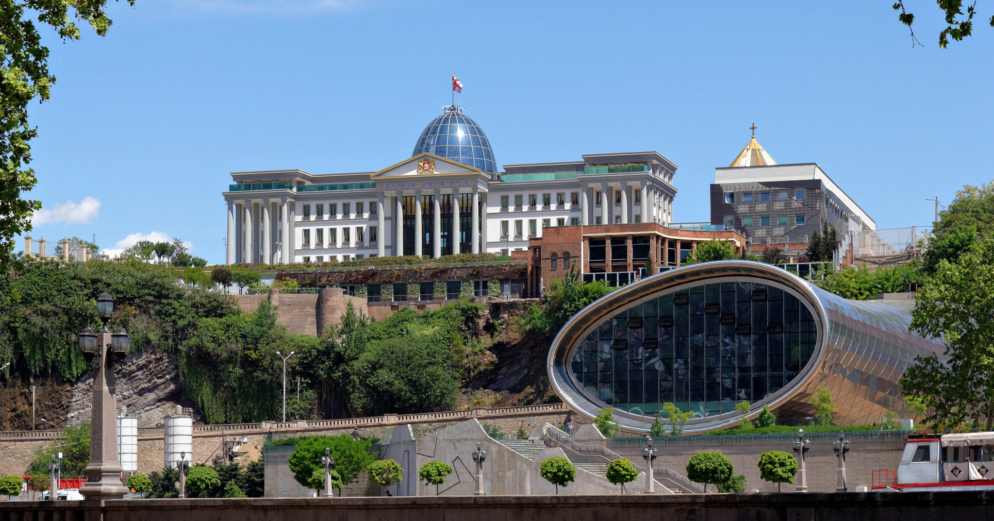 Tamron SP AF 17-50mm F2.8 XR Di II LD Aspherical (IF) sample photo. Tbilisi. presidential palace photography