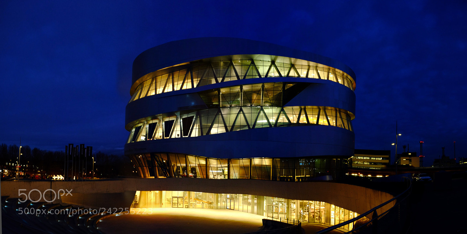 Fujifilm X-M1 sample photo. Mercedes-benz-museum photography