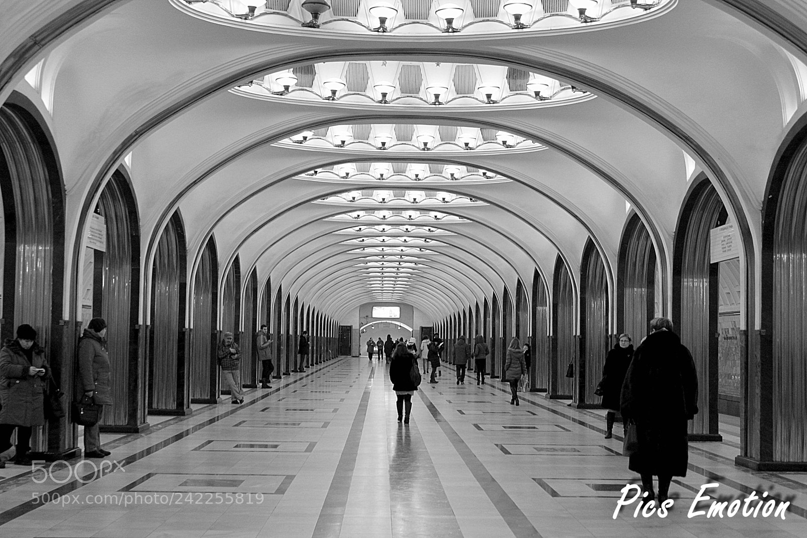 Canon EOS 550D (EOS Rebel T2i / EOS Kiss X4) sample photo. Metro moscow photography