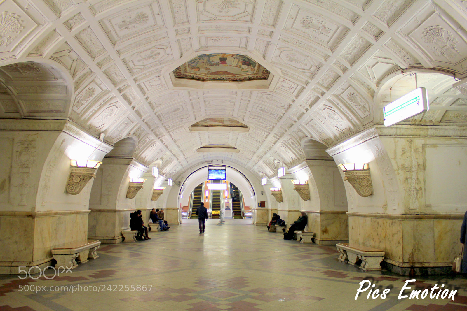 Canon EOS 550D (EOS Rebel T2i / EOS Kiss X4) sample photo. Metro moscow photography