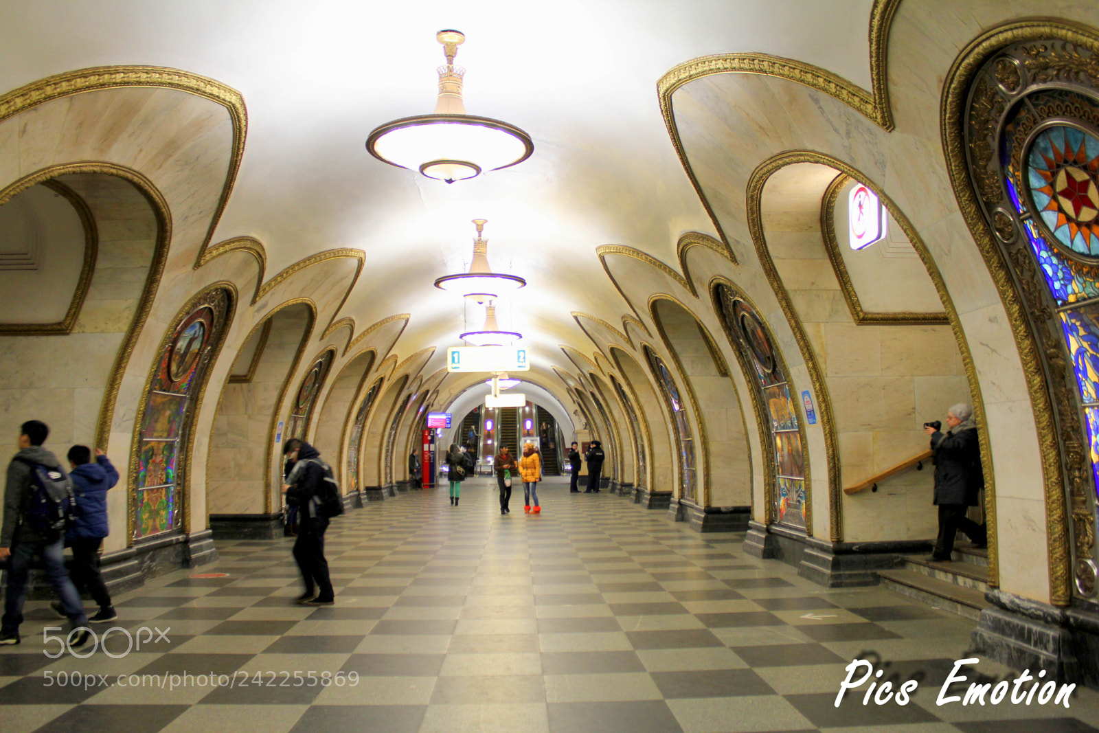Canon EOS 550D (EOS Rebel T2i / EOS Kiss X4) sample photo. Metro moscow photography