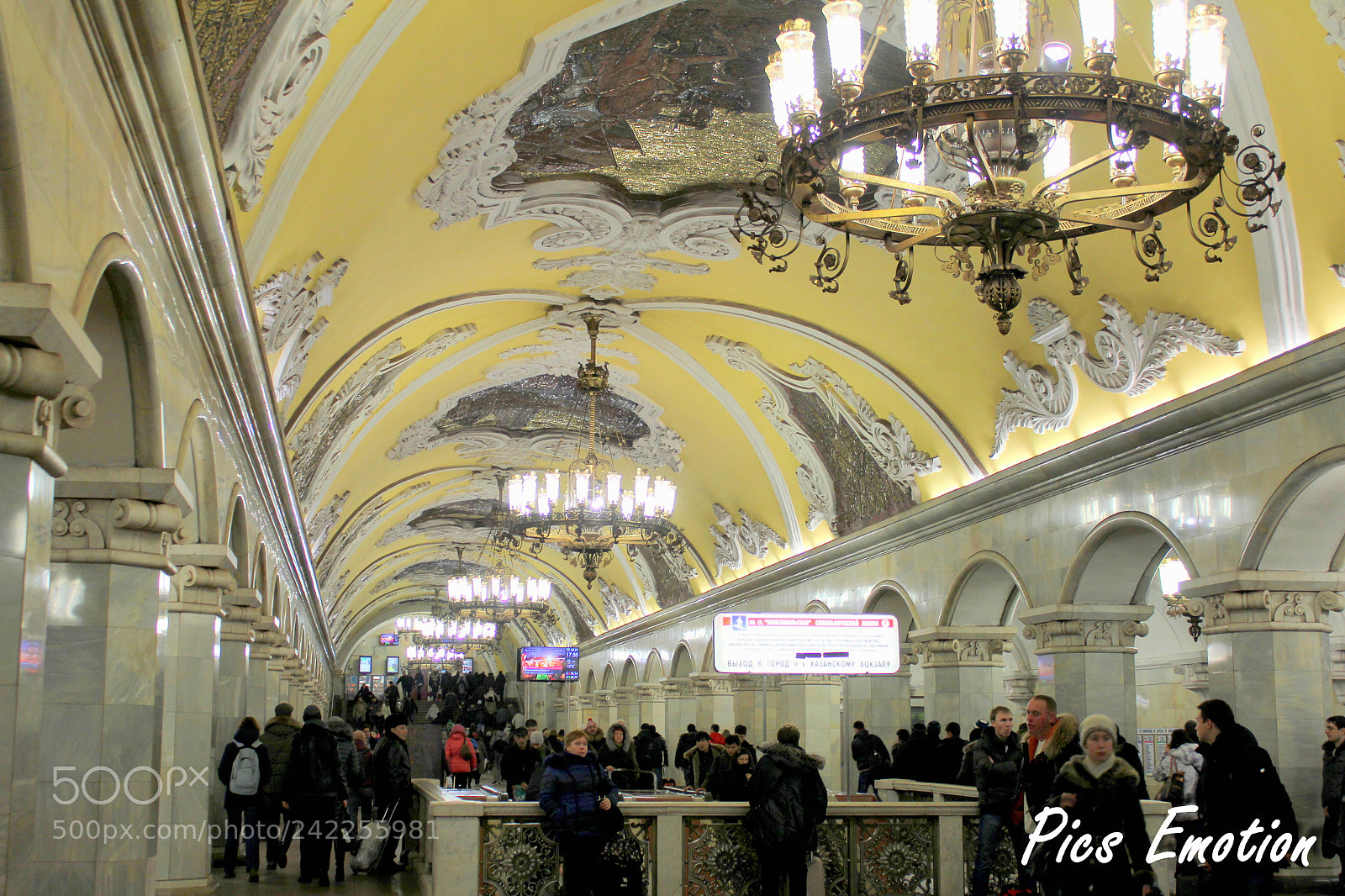 Canon EOS 550D (EOS Rebel T2i / EOS Kiss X4) sample photo. Metro moscow photography