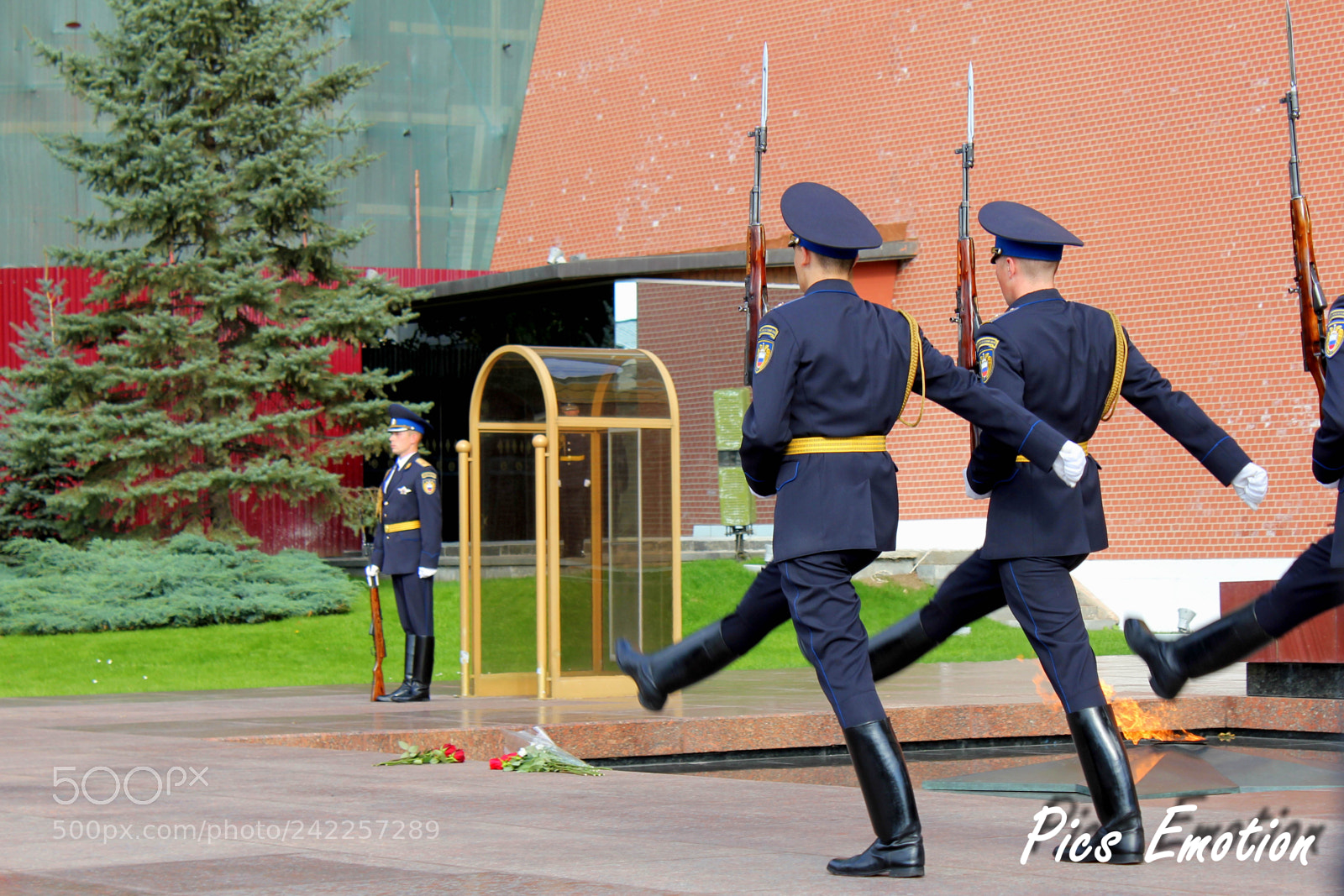 Canon EOS 550D (EOS Rebel T2i / EOS Kiss X4) sample photo. Moscow in september photography
