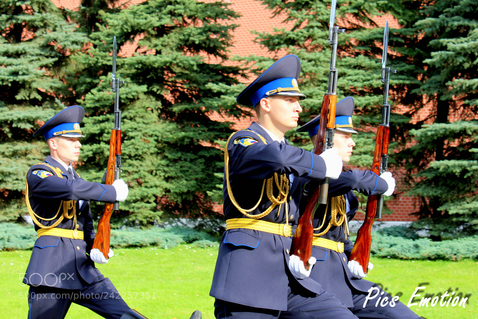 Canon EOS 550D (EOS Rebel T2i / EOS Kiss X4) sample photo. Moscow in september photography