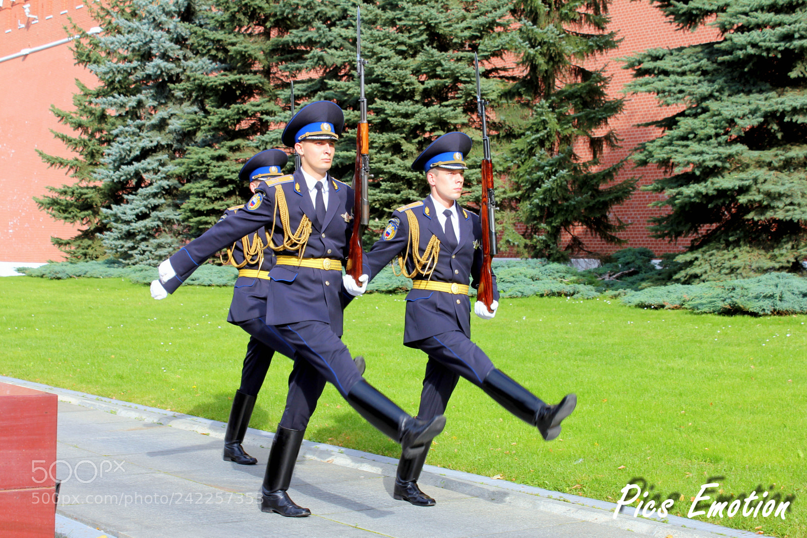 Canon EOS 550D (EOS Rebel T2i / EOS Kiss X4) sample photo. Moscow in september photography