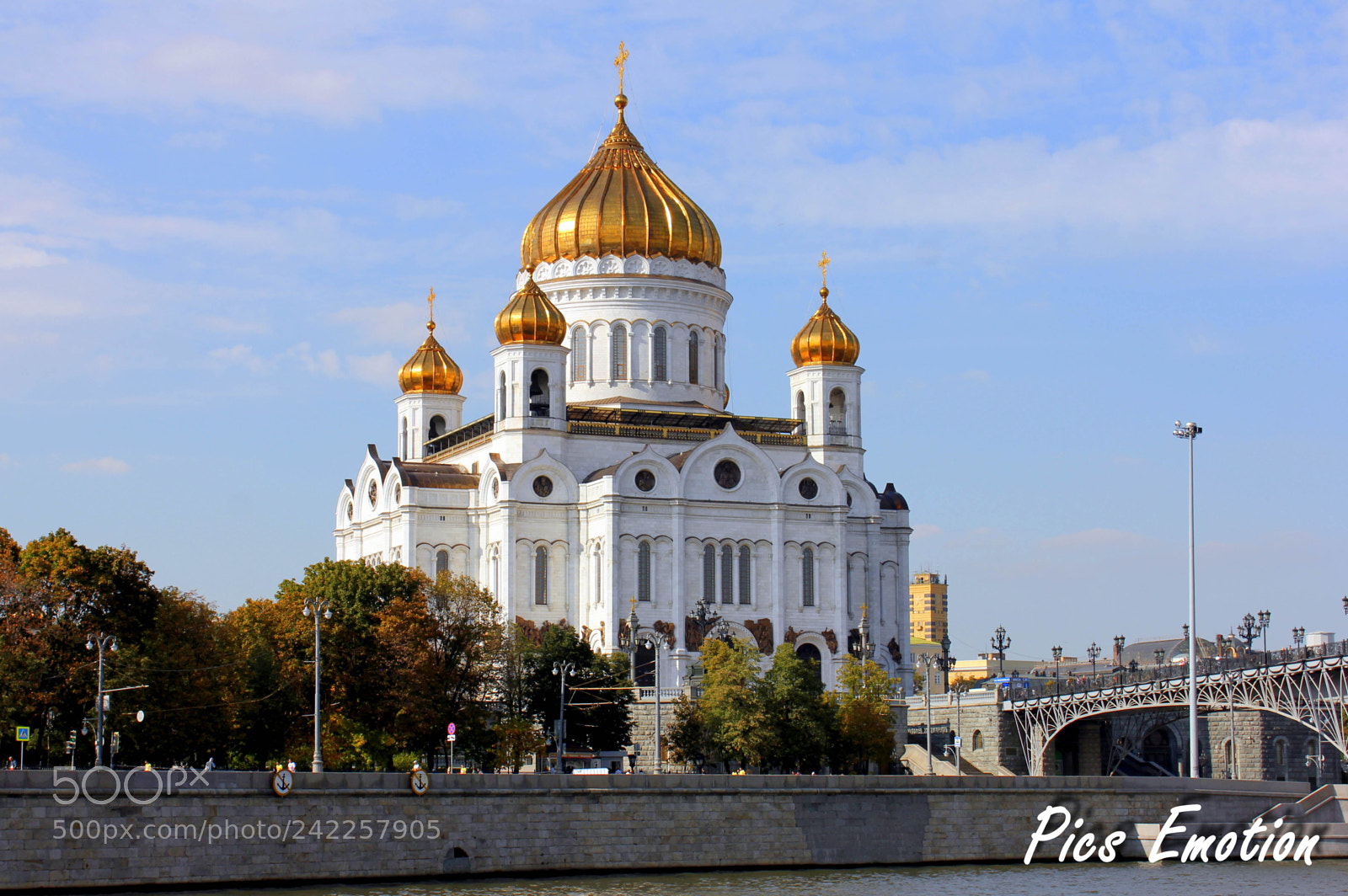 Canon EOS 550D (EOS Rebel T2i / EOS Kiss X4) sample photo. Moscow in september photography