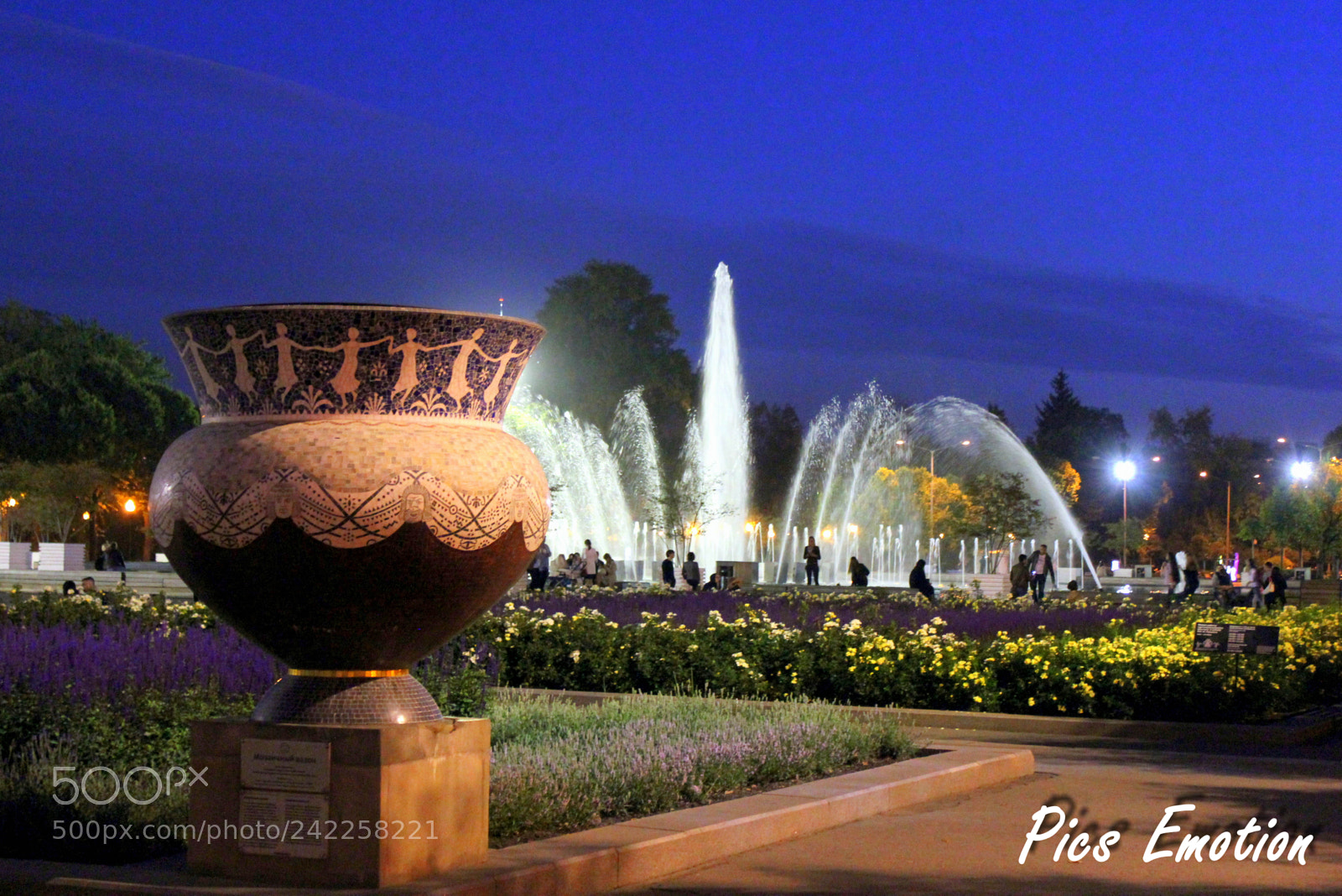 Canon EOS 550D (EOS Rebel T2i / EOS Kiss X4) sample photo. Moscow in september photography