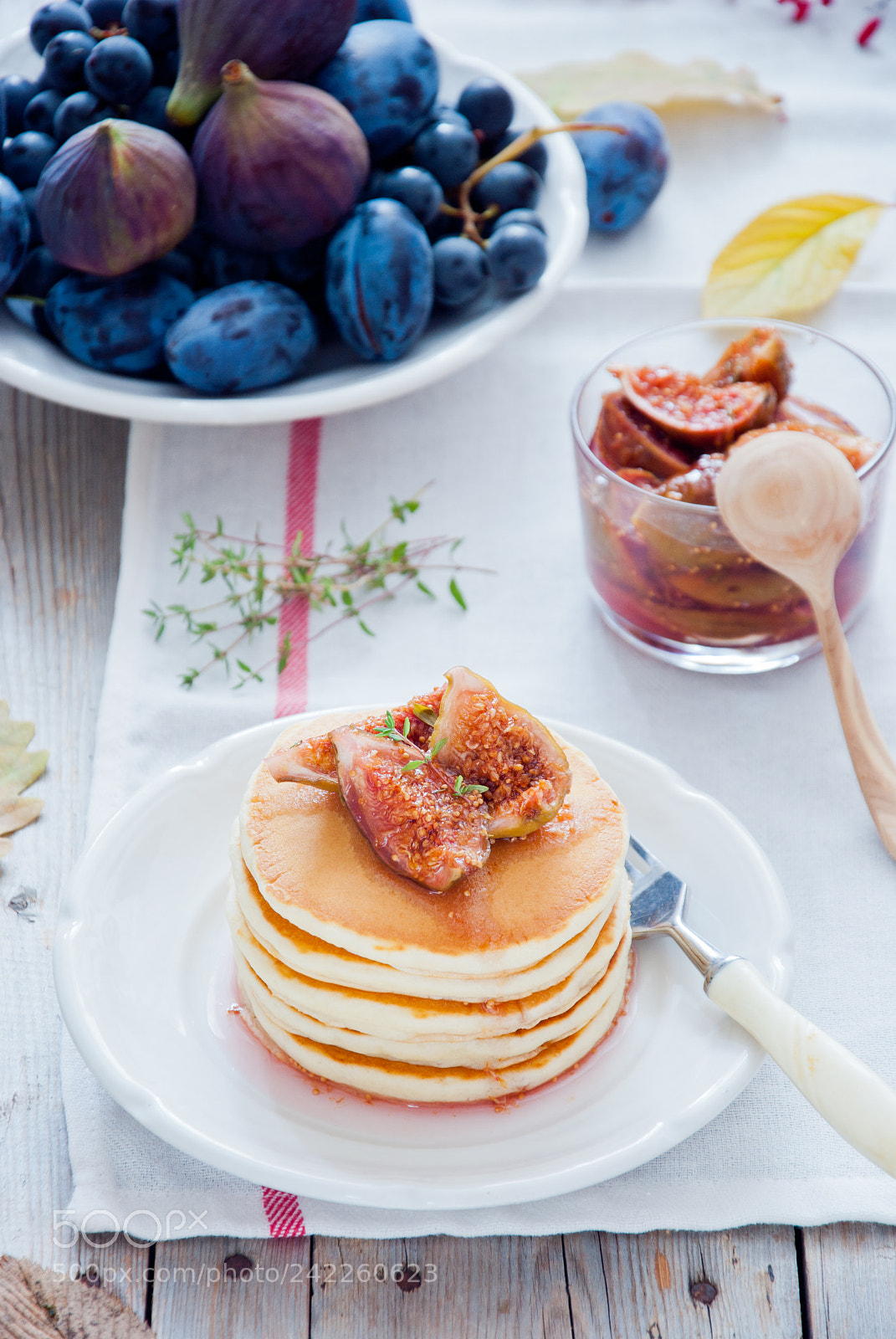 Nikon D3000 sample photo. Pancakes with figs photography