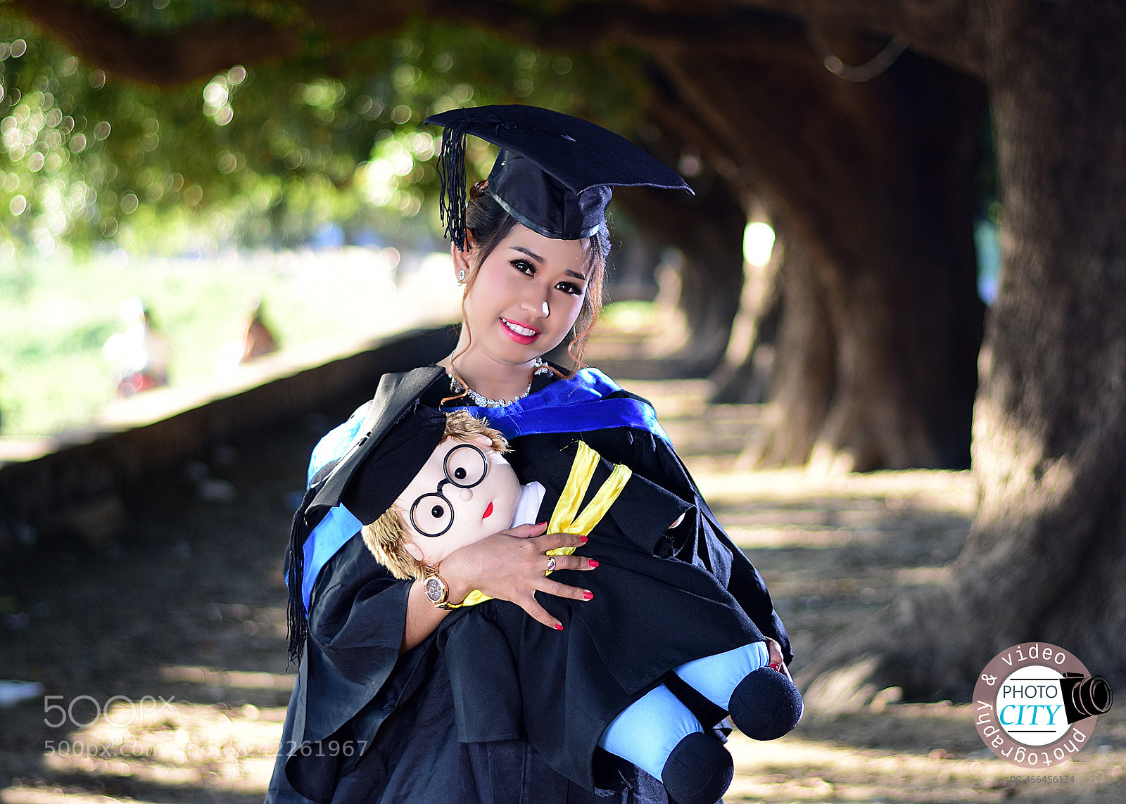 Nikon D7200 sample photo. Happy graduation photography