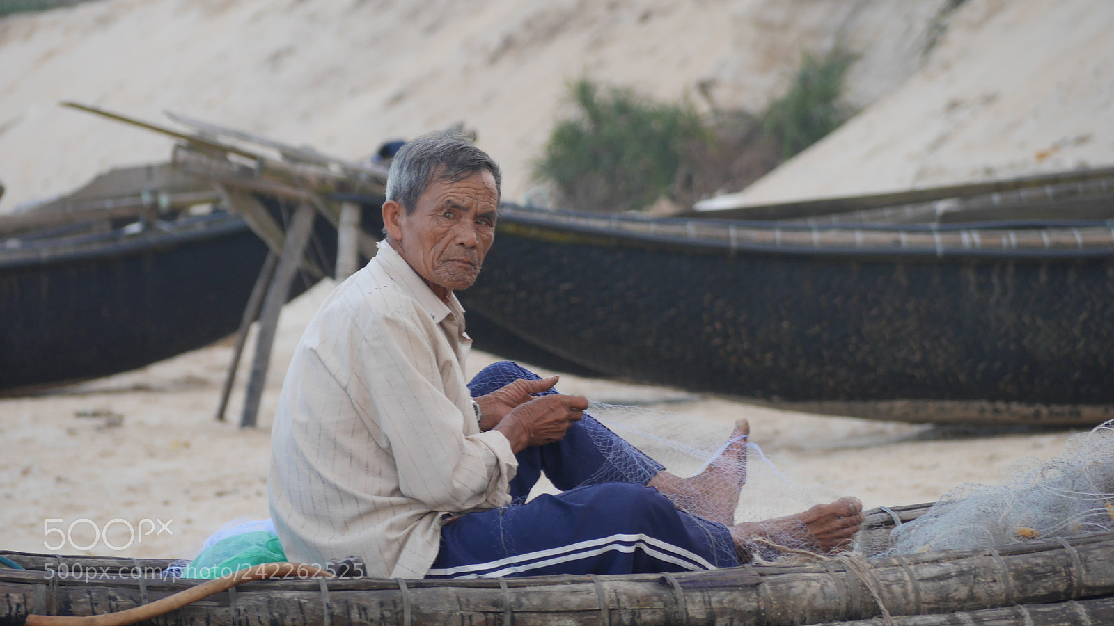 Panasonic Lumix DMC-GX7 sample photo. Old man on the photography