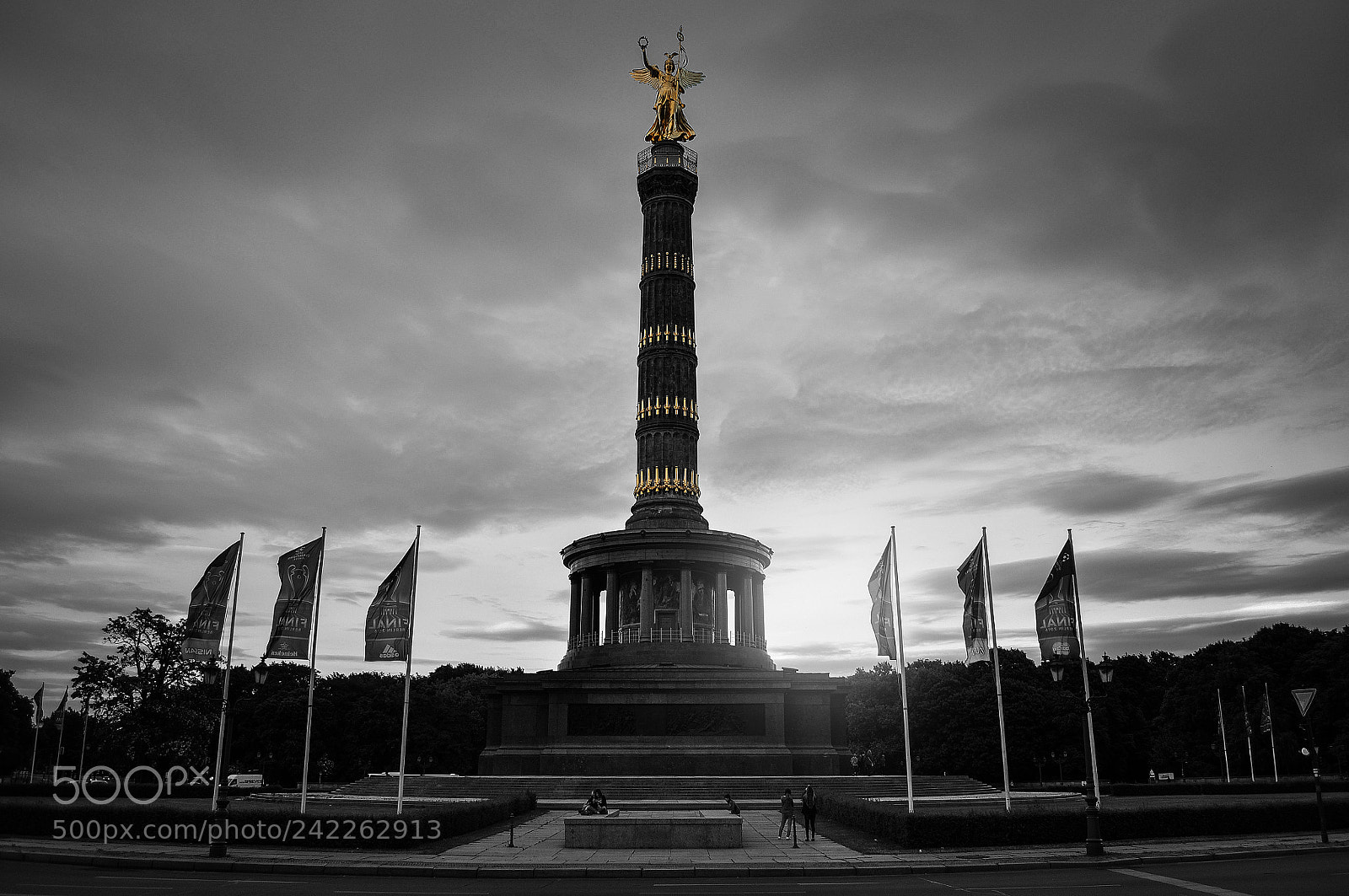 Nikon D90 sample photo. Golden berlin. the forgotten photography