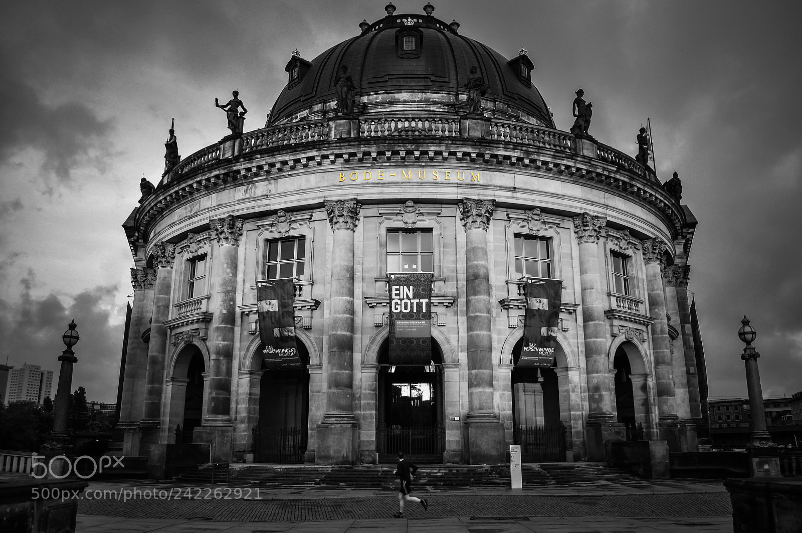 Nikon D90 sample photo. Golden berlin. the forgotten photography