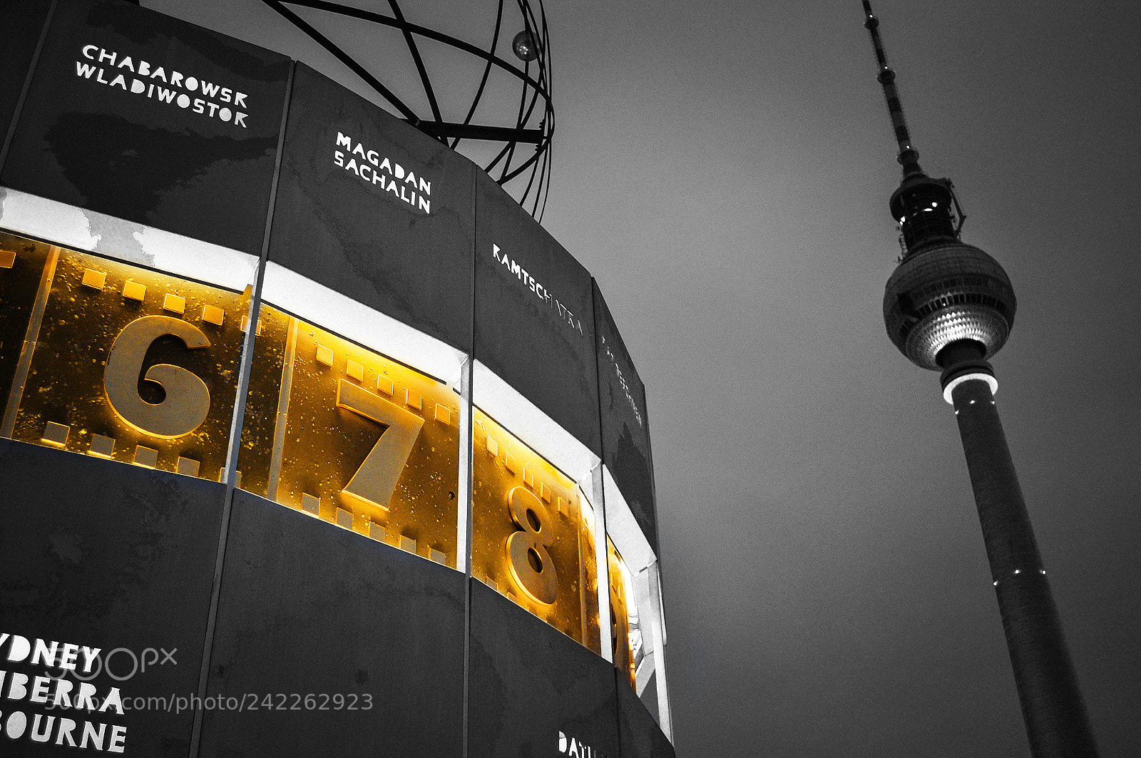 Nikon D90 sample photo. Golden berlin. the forgotten photography