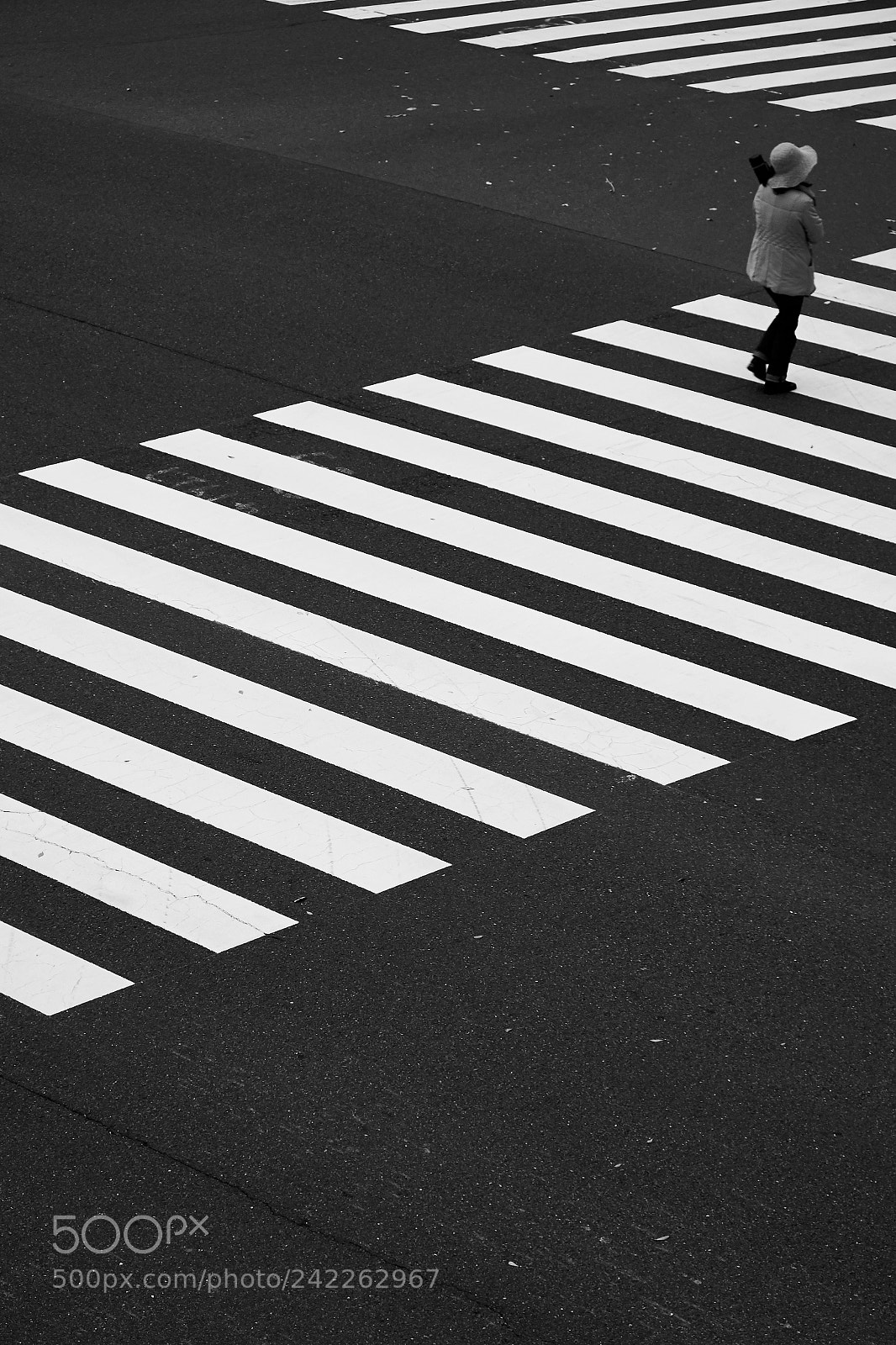 Fujifilm X-T20 sample photo. Woman walking photography