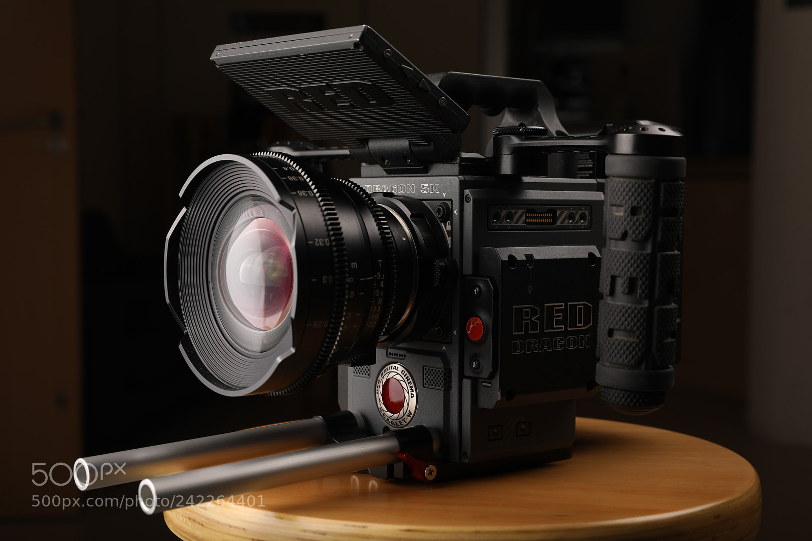 Canon EF 24-70mm F2.8L II USM sample photo. Red scarlet-w photography