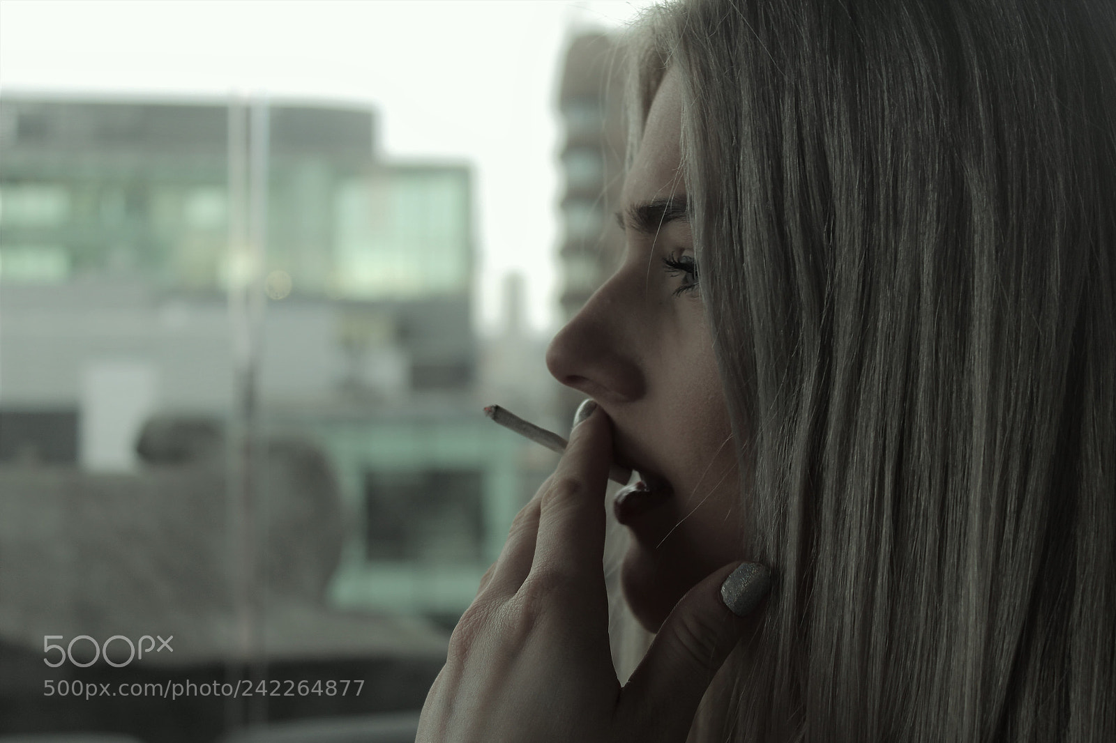 Canon EOS 1300D (EOS Rebel T6 / EOS Kiss X80) sample photo. Smoking & thinking photography