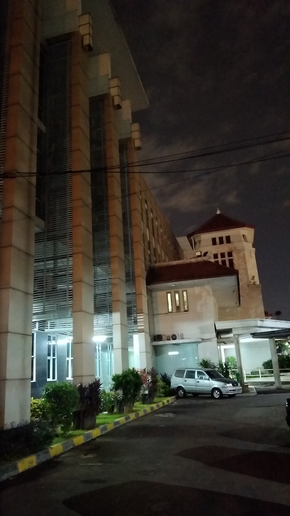 ASUS ZenFone 3 Zoom (ZE553KL) sample photo. One of old hospithal in jakarta photography