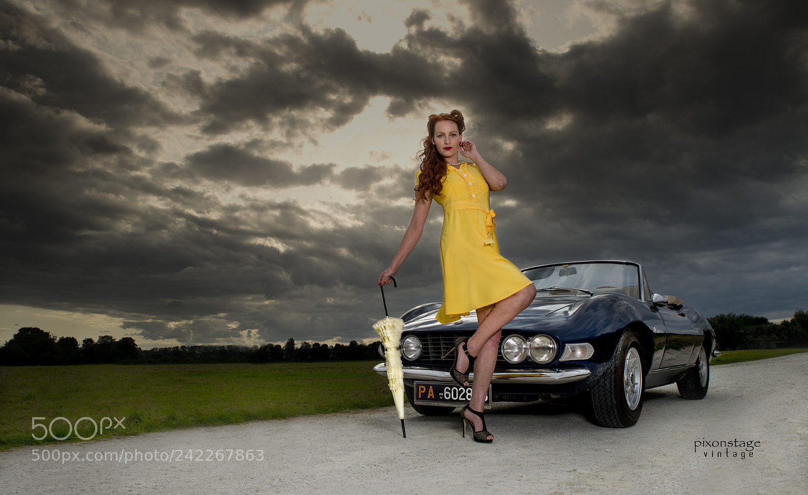 Nikon D800 sample photo. Una donna gialla photography