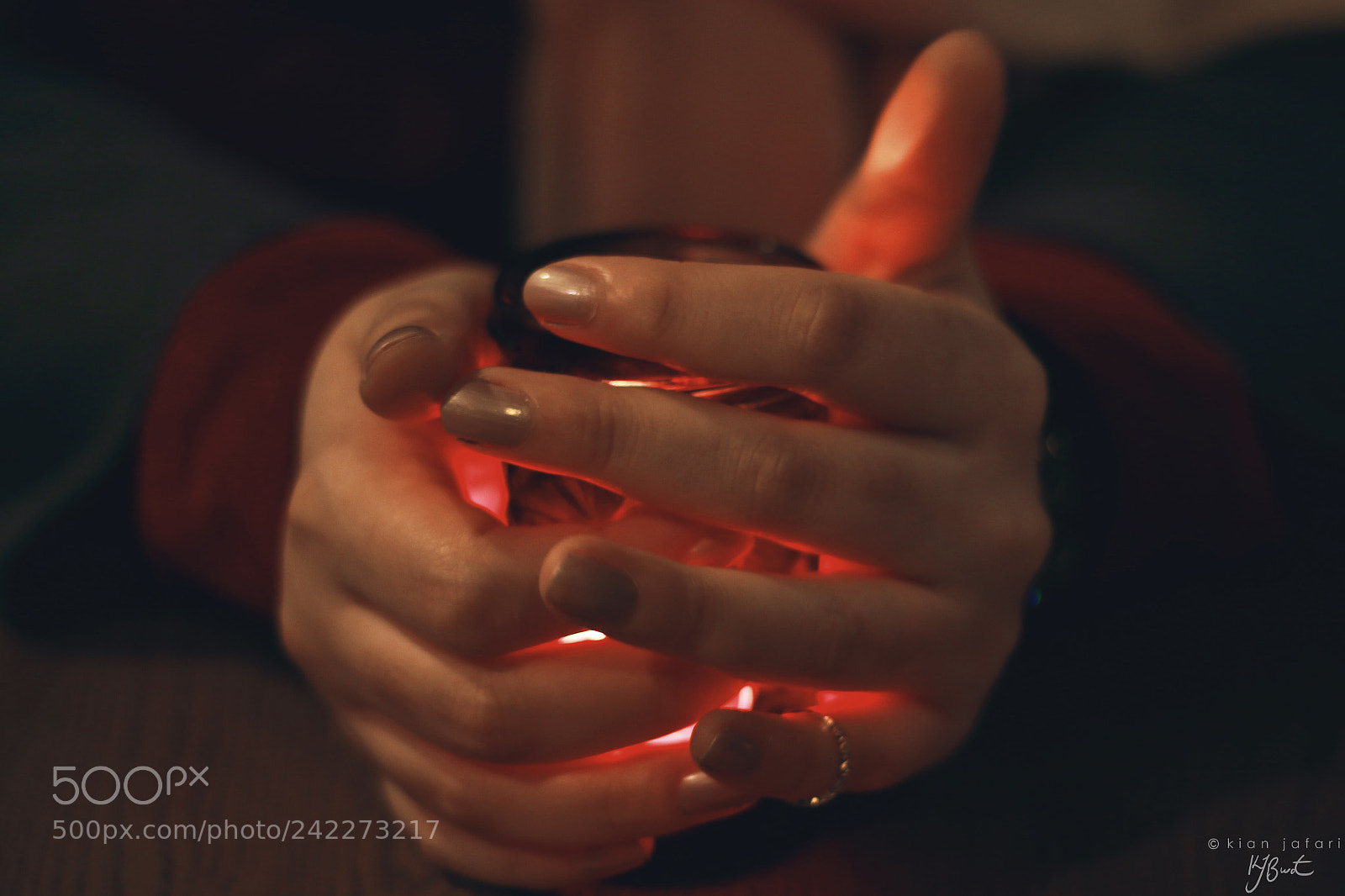 Canon EOS 7D Mark II sample photo. Warm hands photography