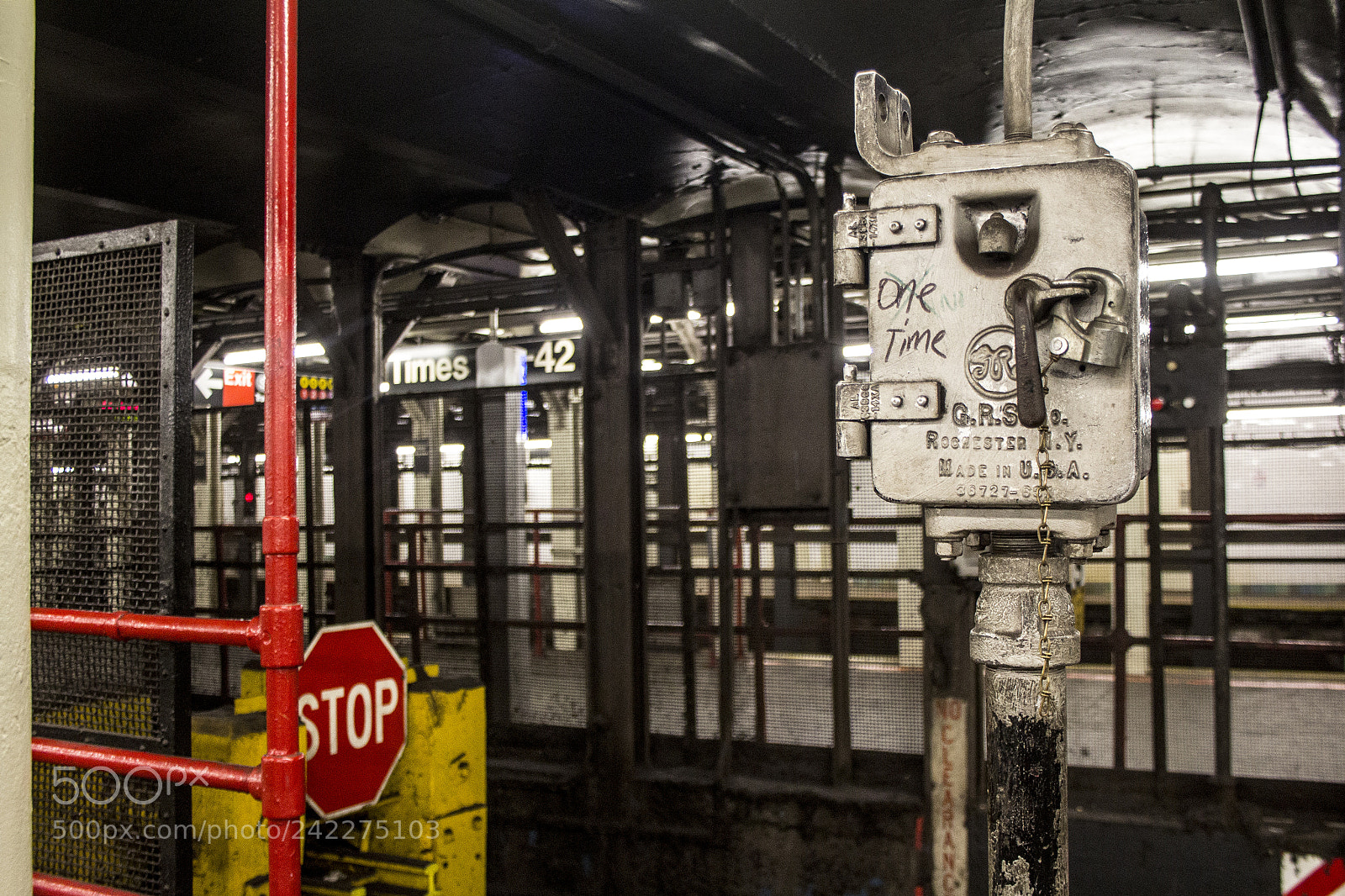 Canon EOS 60D sample photo. Nyc subway photography