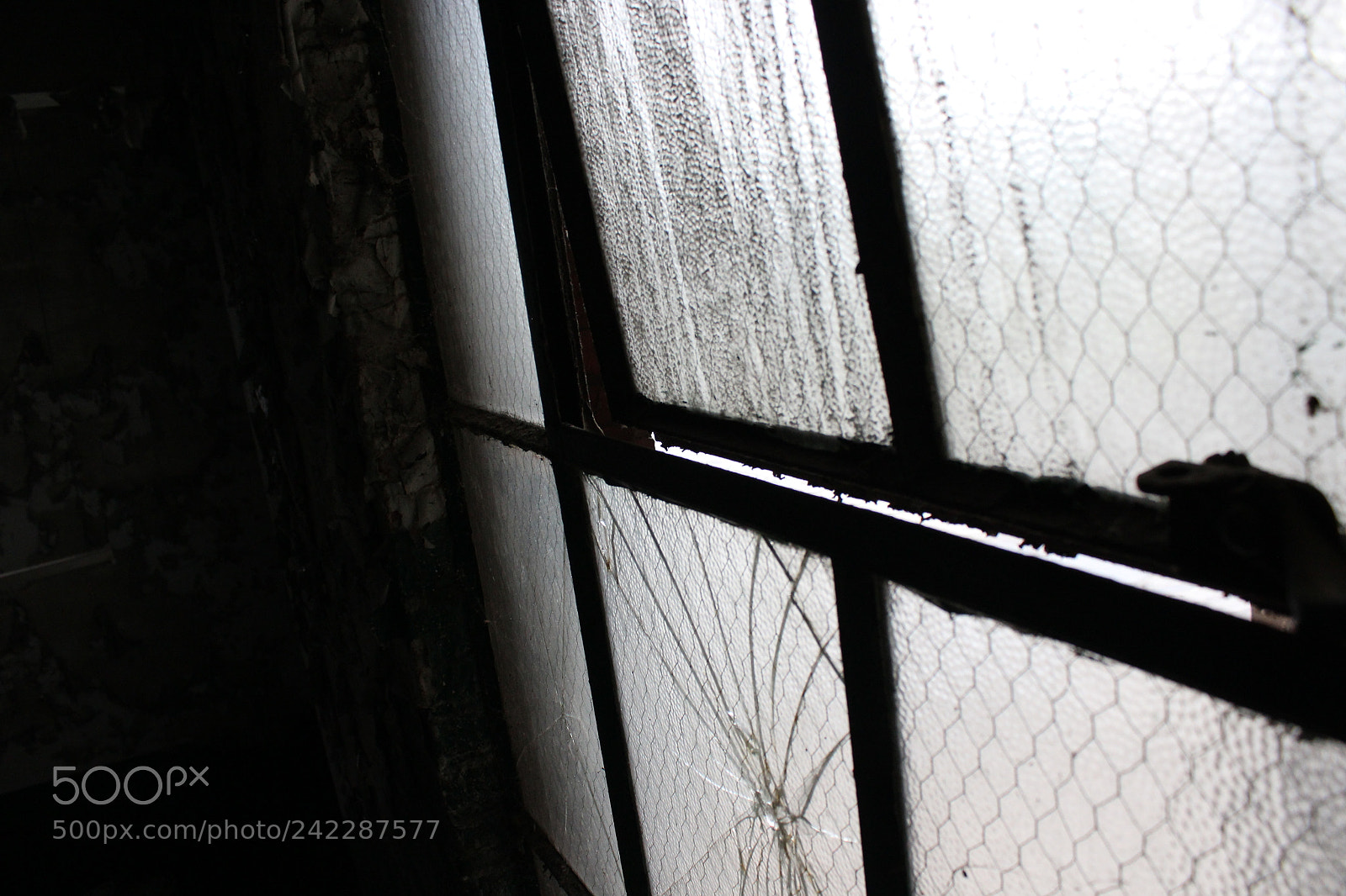 Canon EOS 1200D (EOS Rebel T5 / EOS Kiss X70 / EOS Hi) sample photo. Window within lace factory photography