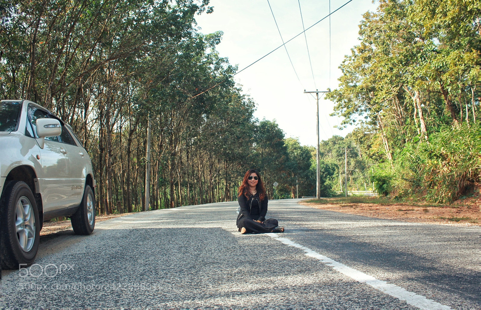 Canon EOS 1300D (EOS Rebel T6 / EOS Kiss X80) sample photo. Girl on the road. photography