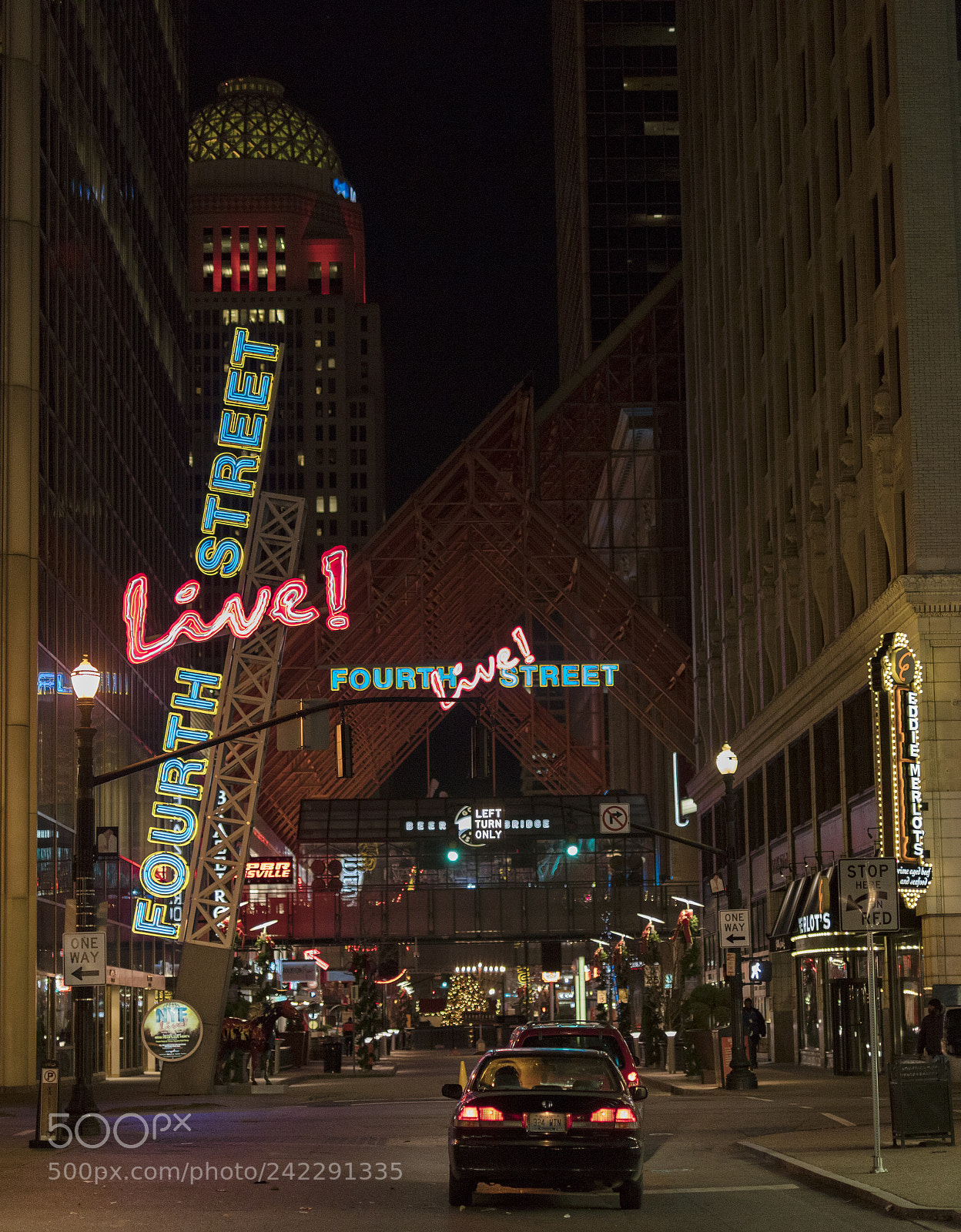 Canon EOS 5DS R sample photo. Th street photography