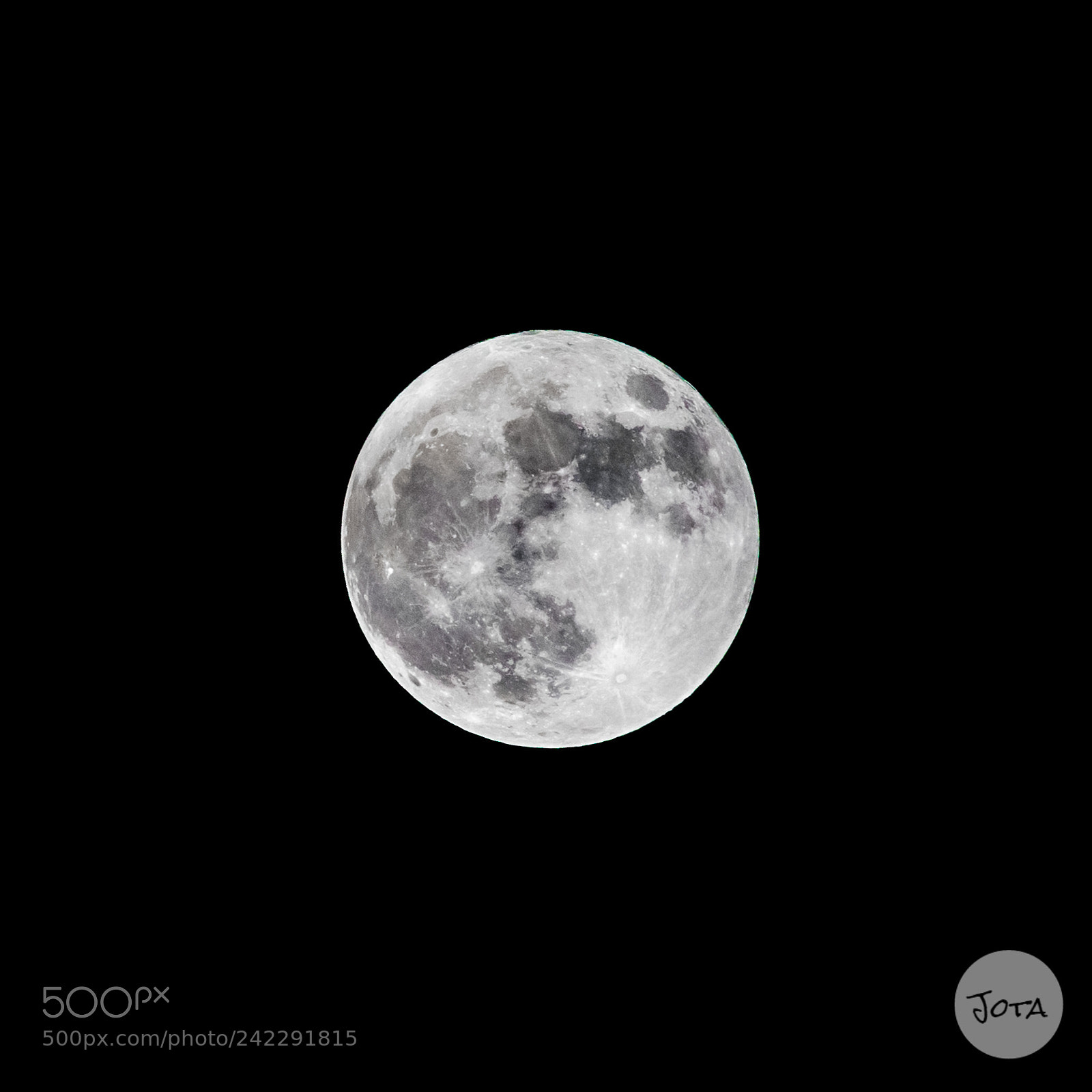 Canon EOS 77D (EOS 9000D / EOS 770D) sample photo. First moon 2018 photography