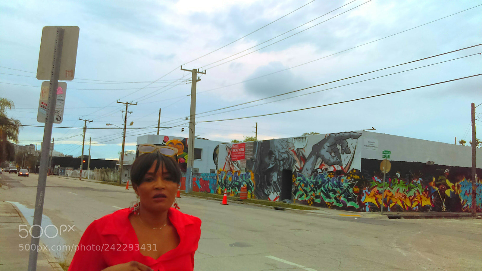 HTC DESRIE D530 sample photo. Red beauty and graffiti photography
