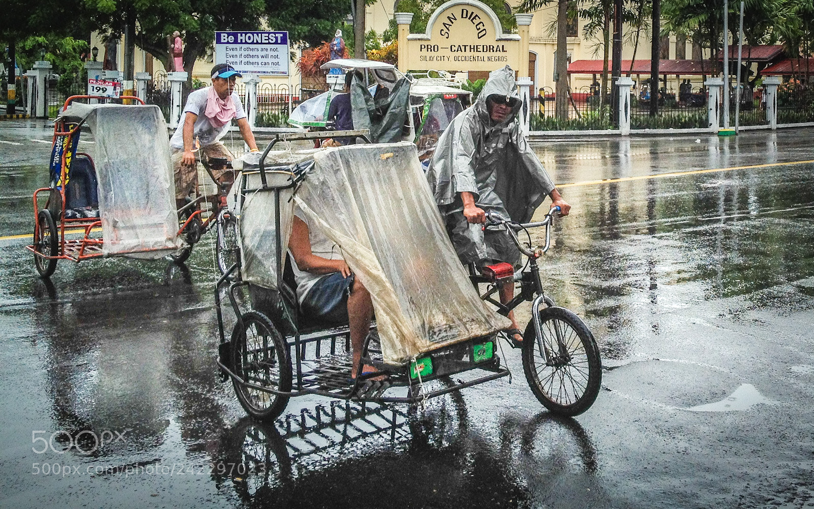 Apple iPhone 4S sample photo. Tricycle driver photography