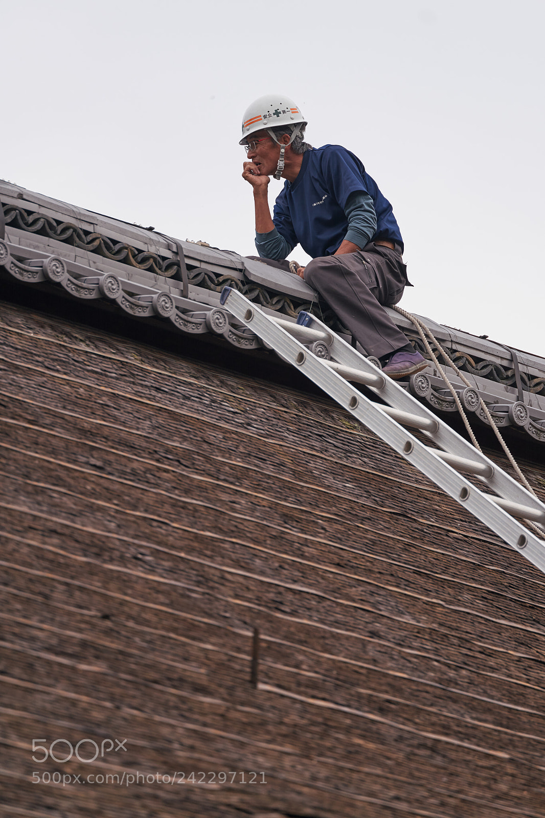 Leica SL (Typ 601) sample photo. Pondering on shrine roof photography