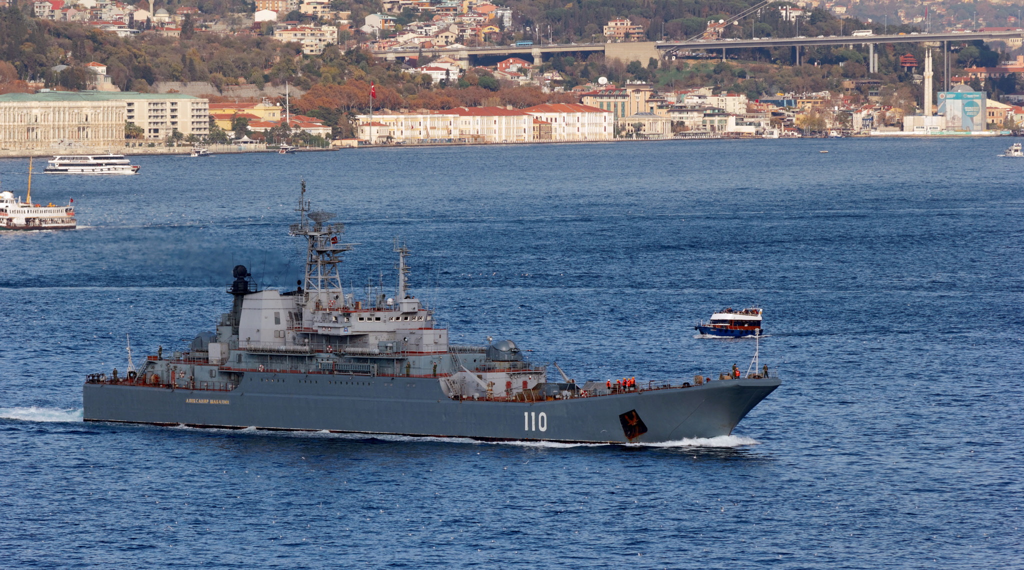 Canon EOS 550D (EOS Rebel T2i / EOS Kiss X4) + Sigma 50-200mm F4-5.6 DC OS HSM sample photo. Istanbul. large landing ship «aleksandr shabalin» photography