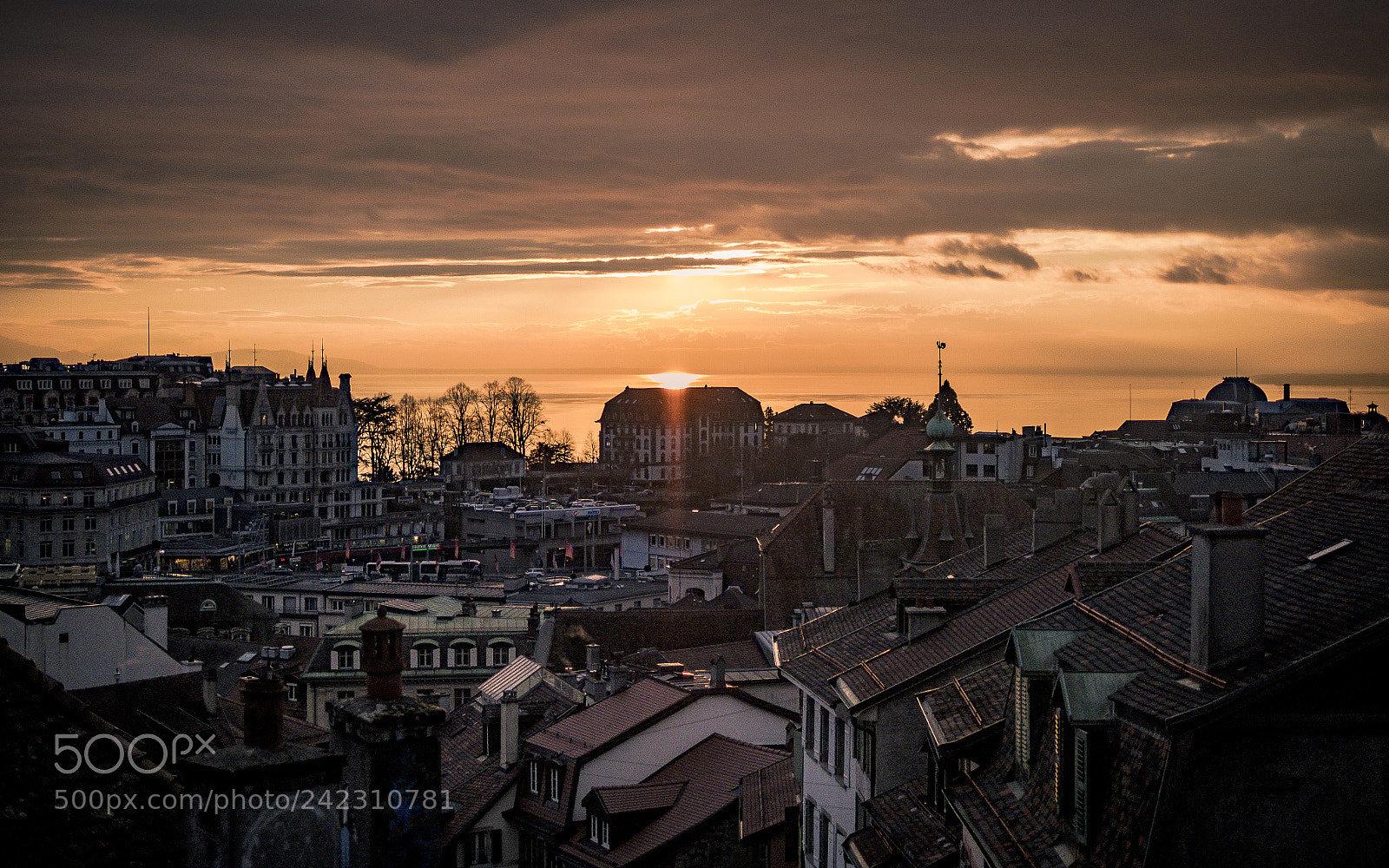 Olympus OM-D E-M1 Mark II sample photo. Over the roofs photography