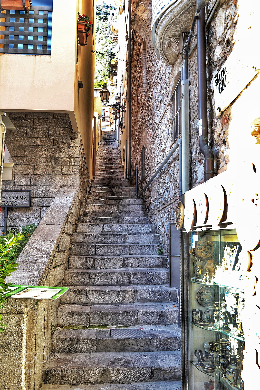 Canon EOS 7D Mark II sample photo. Going up in taormina, photography