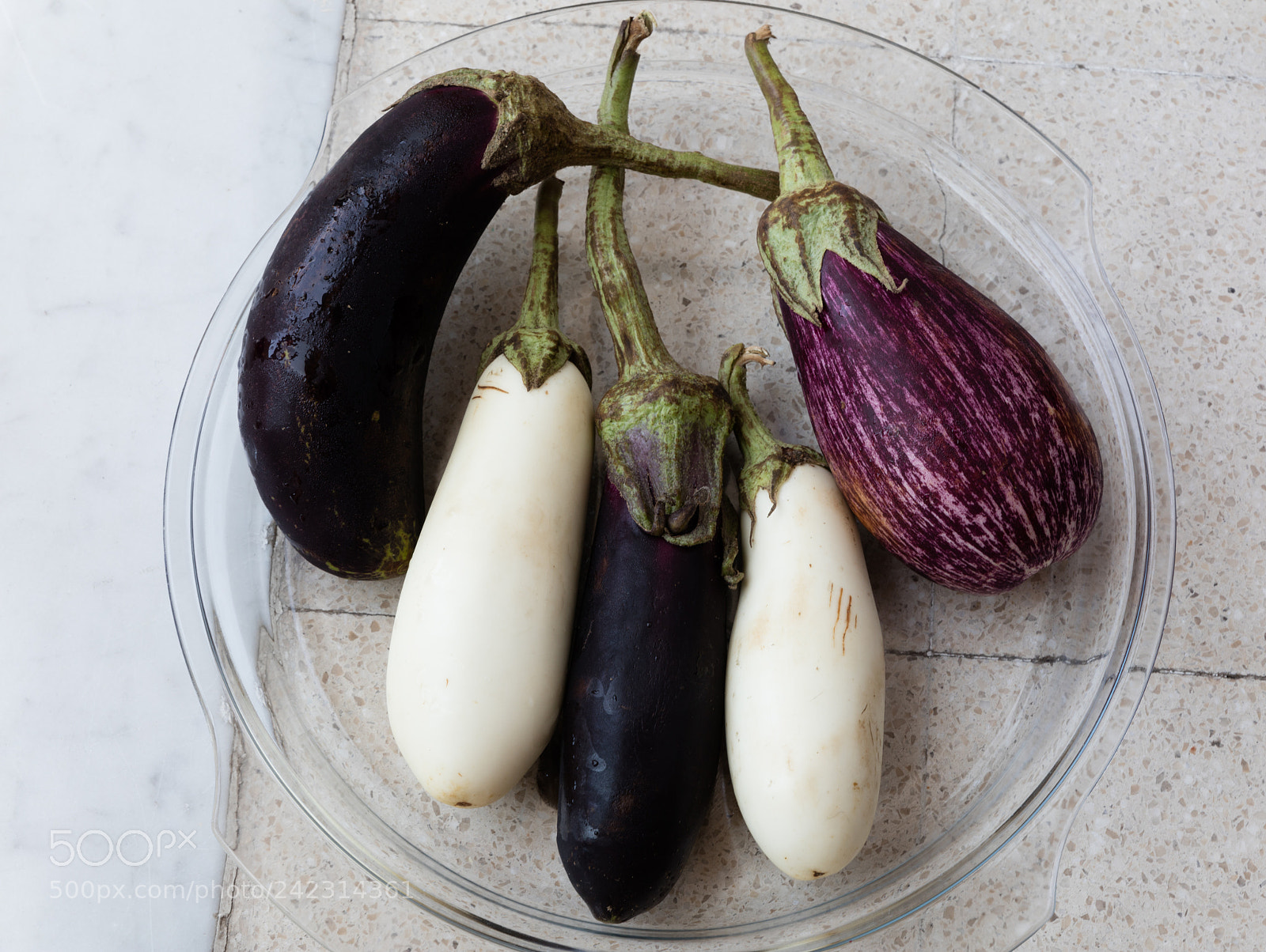 Canon EOS 5DS R sample photo. Black and white aubergines photography