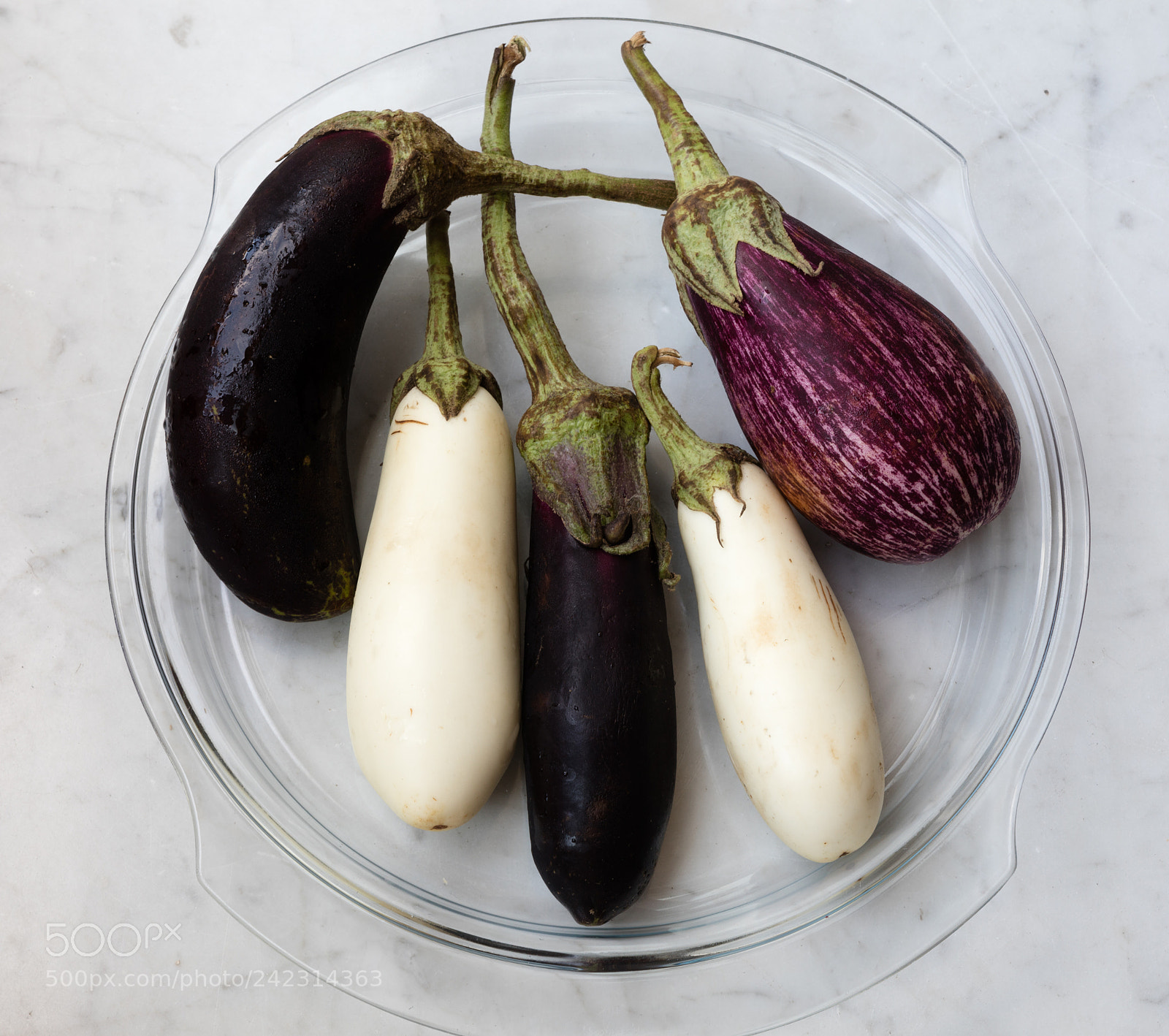 Canon EOS 5DS R sample photo. Black and white aubergines photography