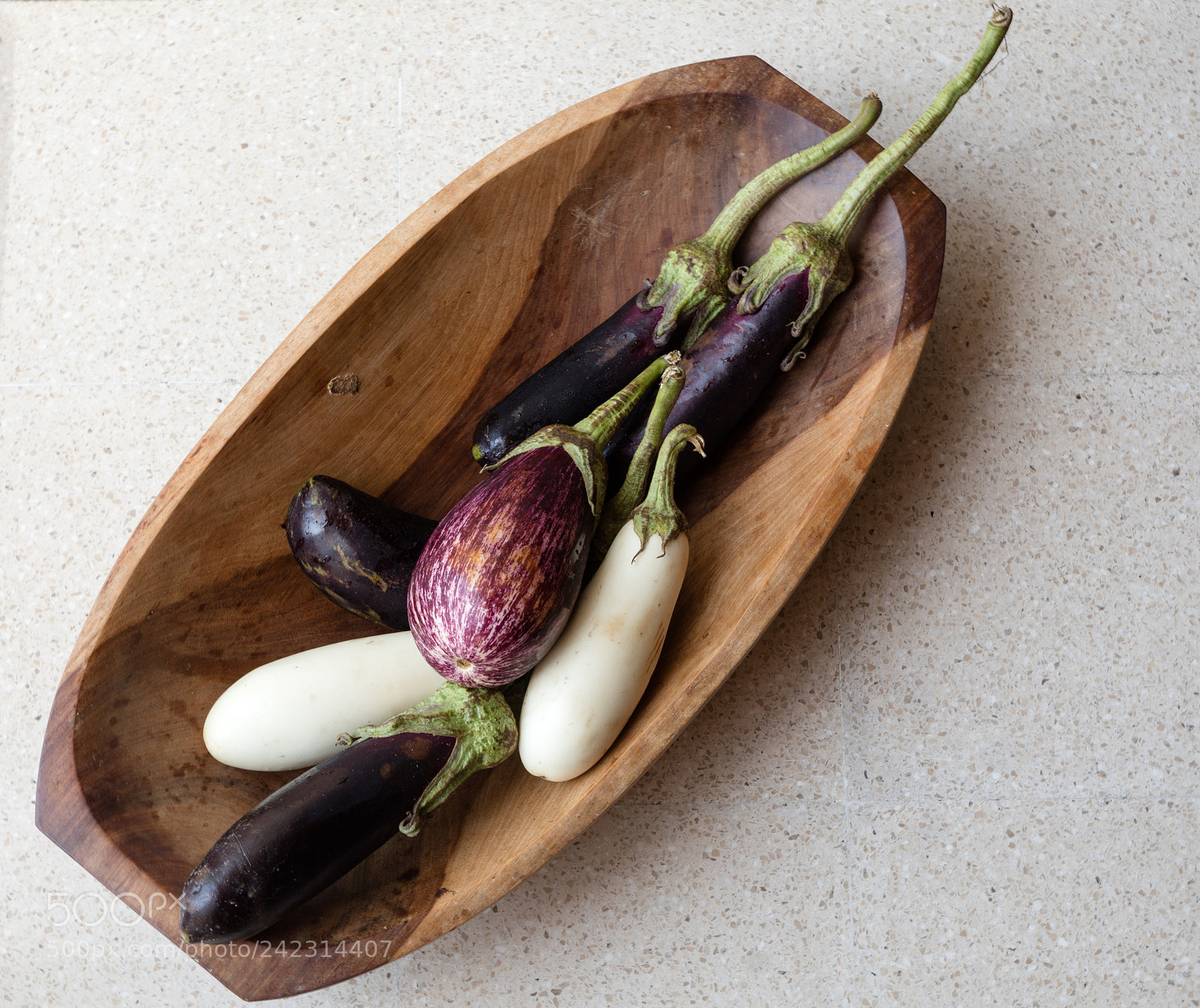 Canon EOS 5DS R sample photo. Black and white aubergines photography