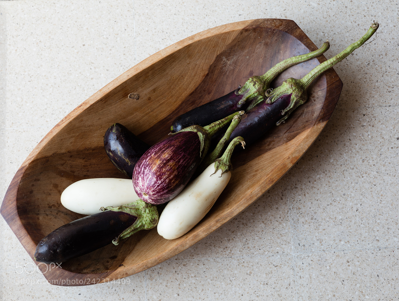 Canon EOS 5DS R sample photo. Black and white aubergines photography