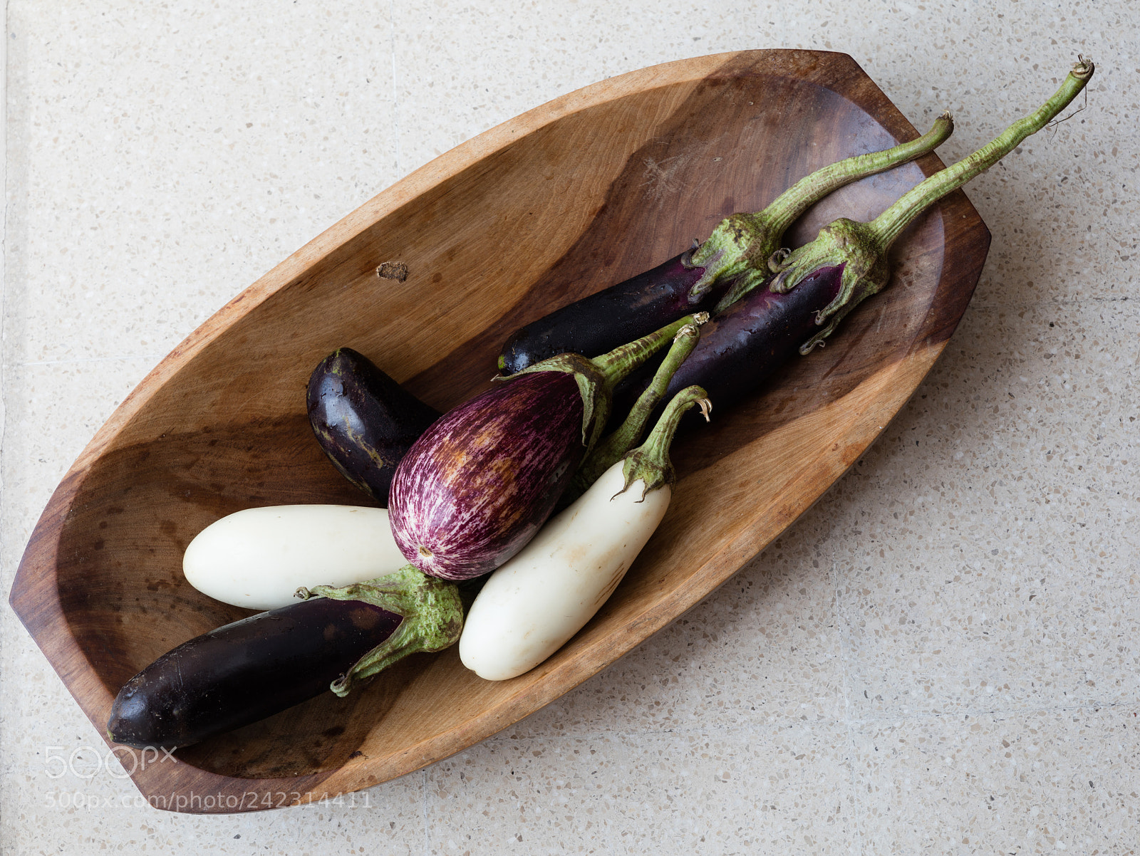 Canon EOS 5DS R sample photo. Black and white aubergines photography