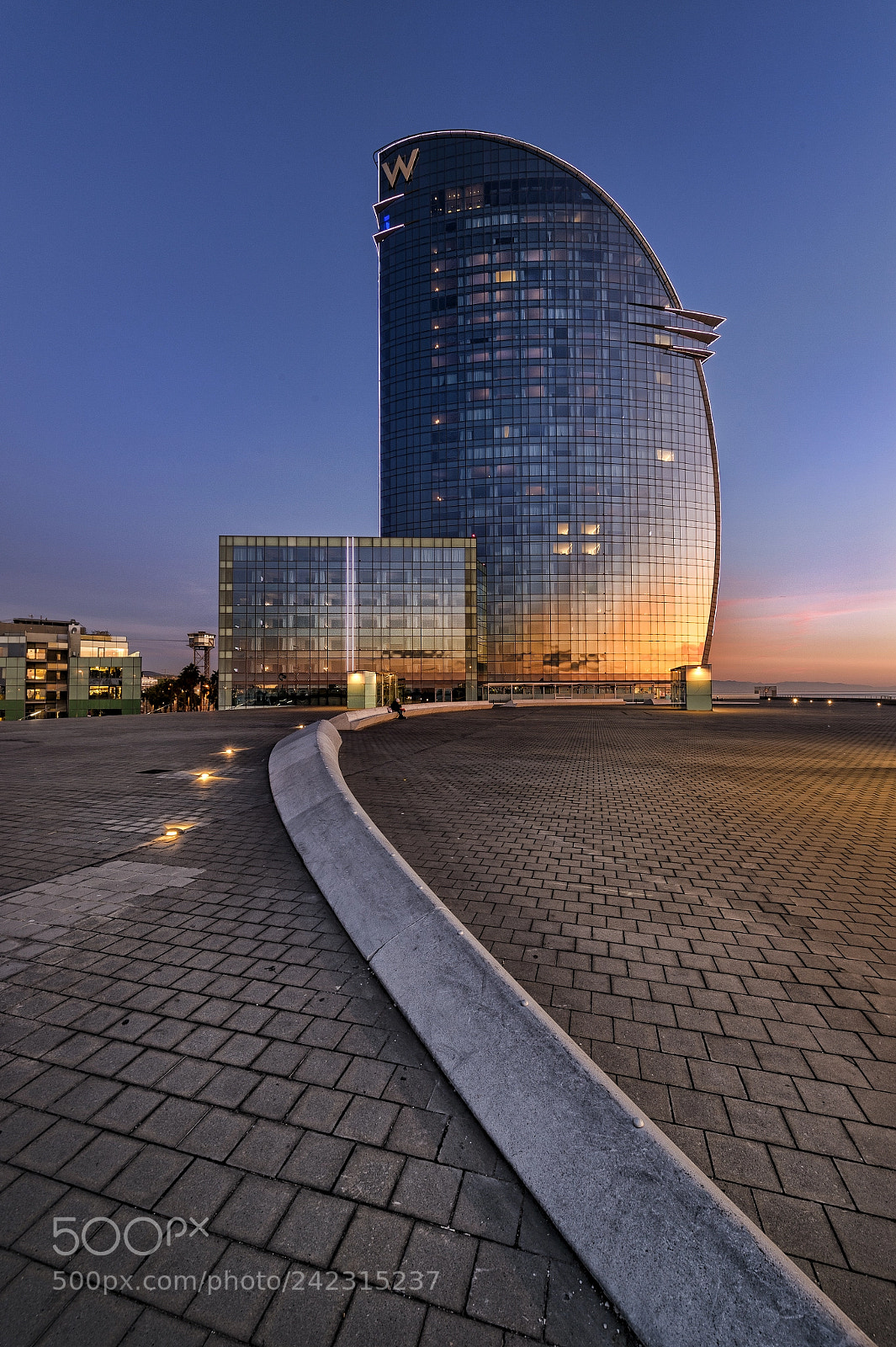 Nikon D4 sample photo. Camino al hotel return photography