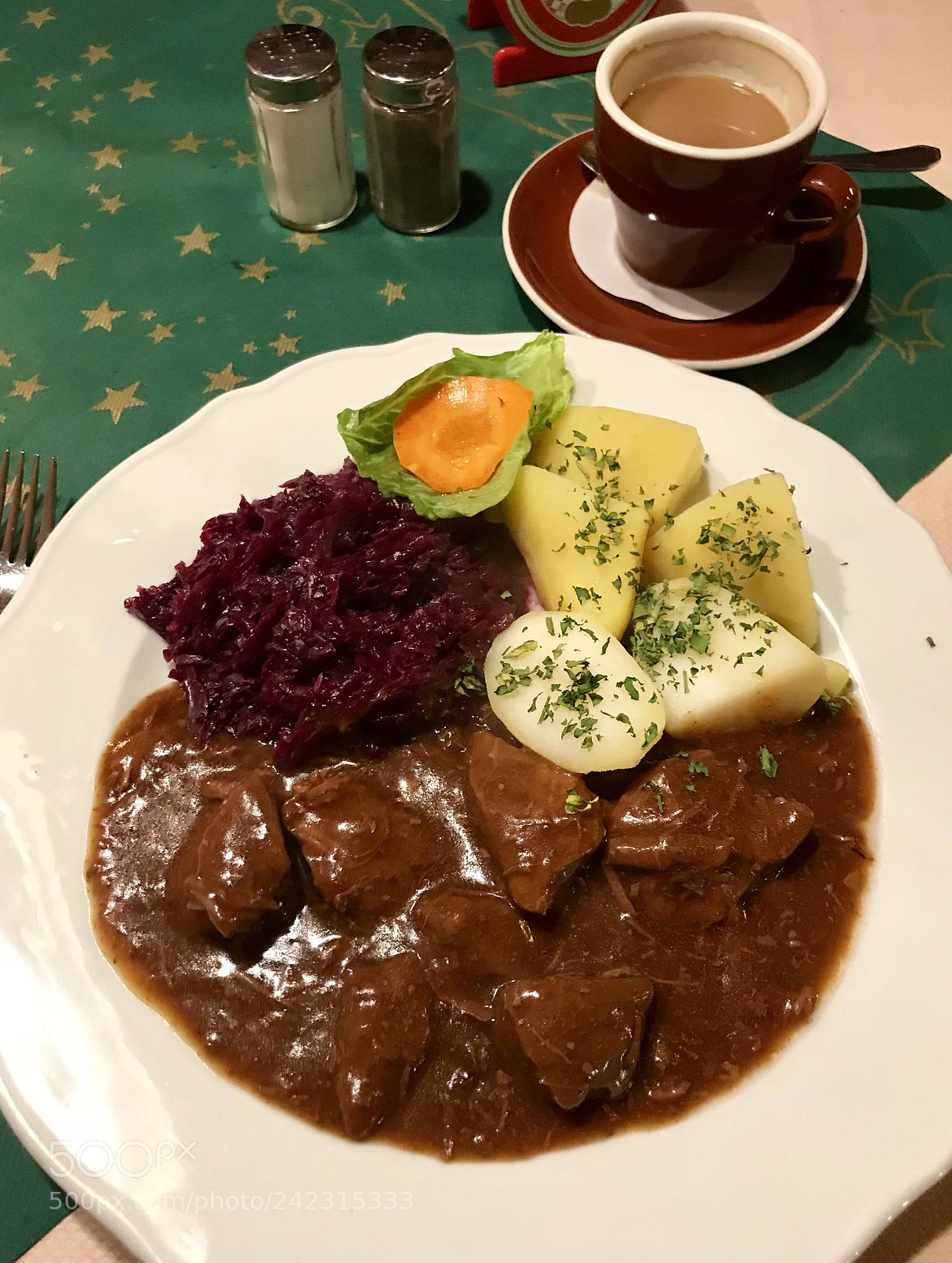 Apple iPhone 7 Plus sample photo. Gulasch & kaffee photography