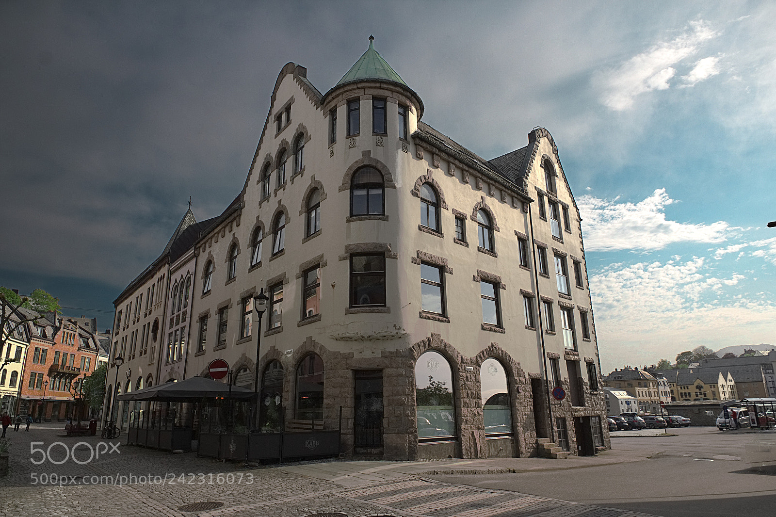 Canon EOS 550D (EOS Rebel T2i / EOS Kiss X4) sample photo. A building in alesund photography
