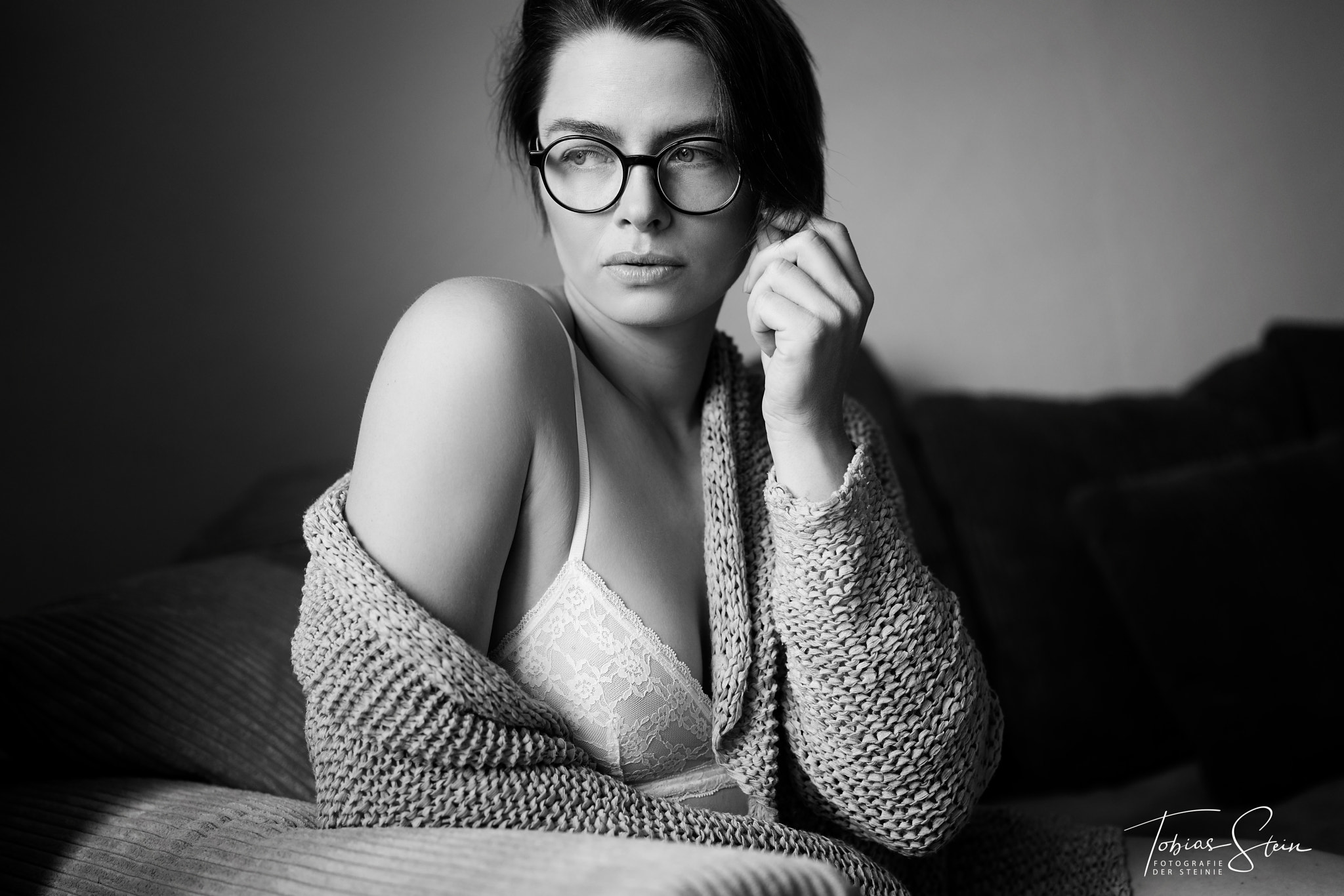 Sony Sonnar T* FE 55mm F1.8 ZA sample photo. Nadine at home photography